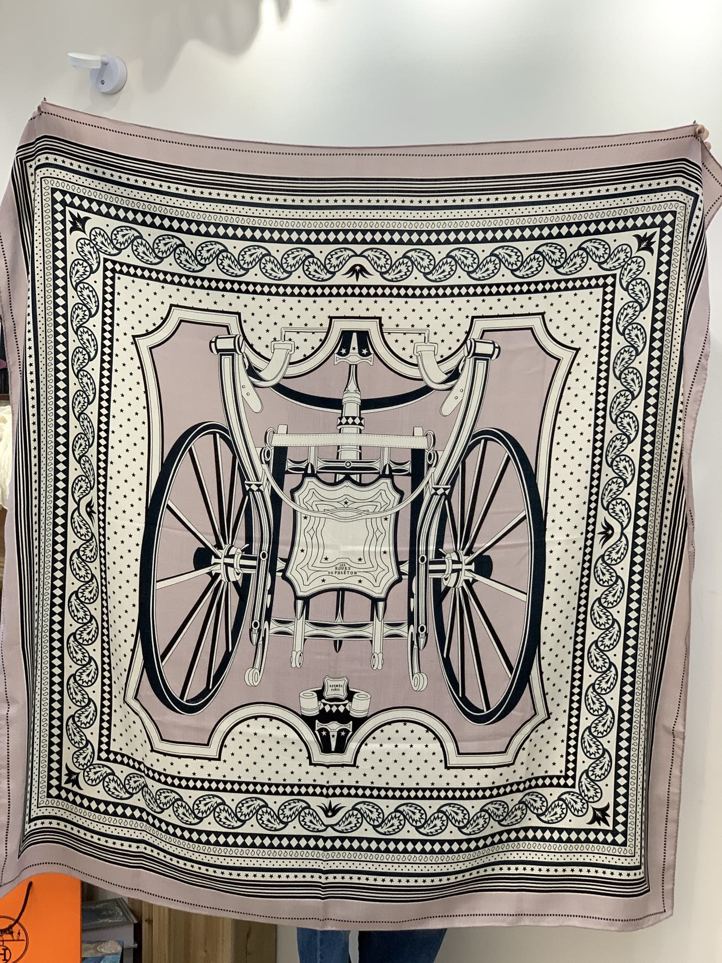 羊绒新款🆕👏👏买了都说好看‼️推荐💕爱马仕双面同色羊绒方巾【双面同色140】，顶级工艺超值‼️爱马仕专柜