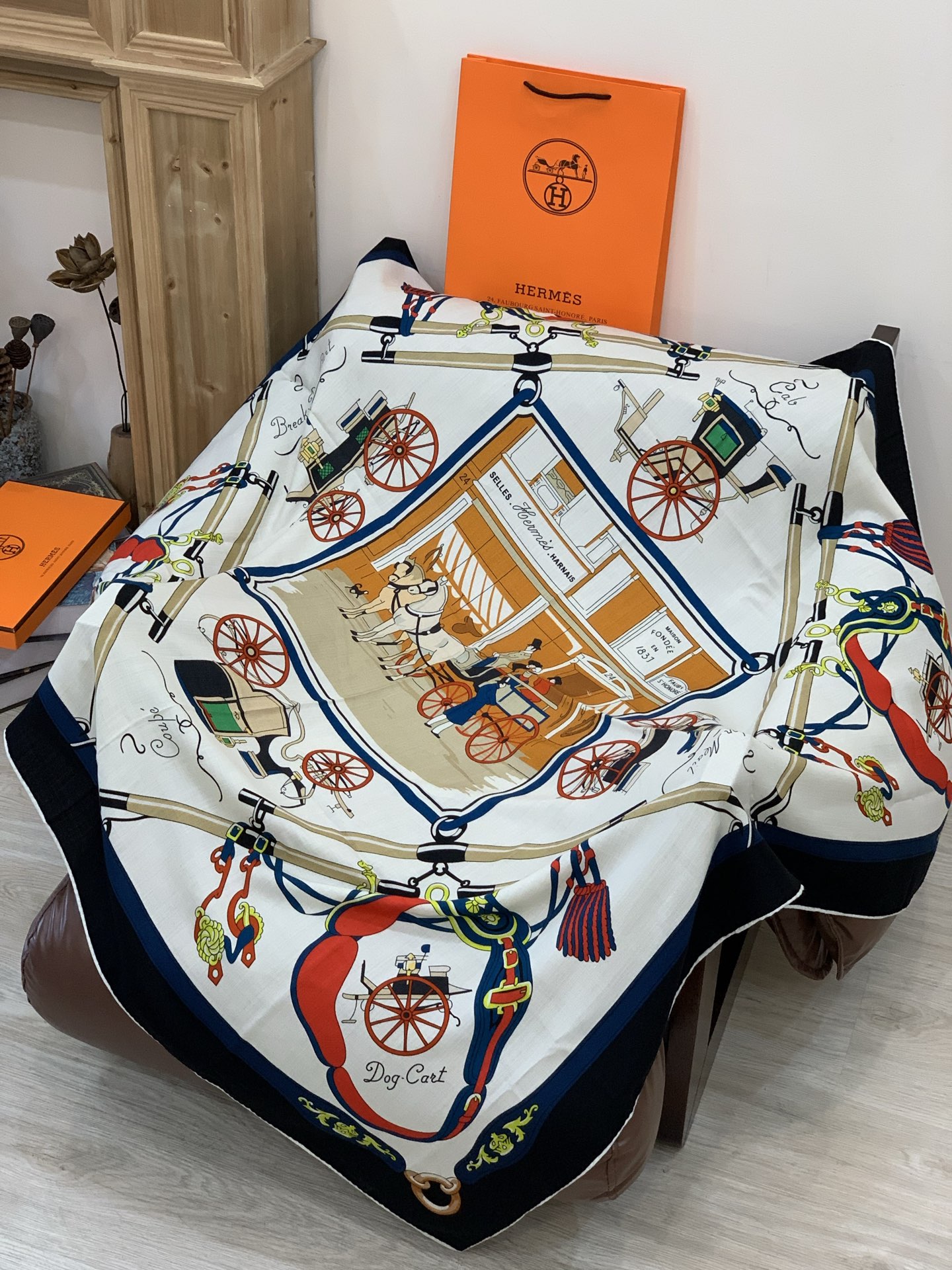 羊绒新款🆕👏👏买了都说好看‼️推荐💕爱马仕双面同色羊绒方巾【双面同色140】，顶级工艺超值‼️爱马仕专柜