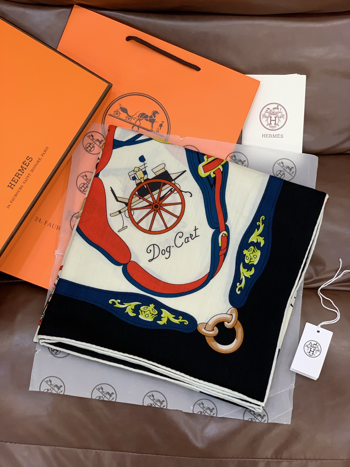 羊绒新款🆕👏👏买了都说好看‼️推荐💕爱马仕双面同色羊绒方巾【双面同色140】，顶级工艺超值‼️爱马仕专柜