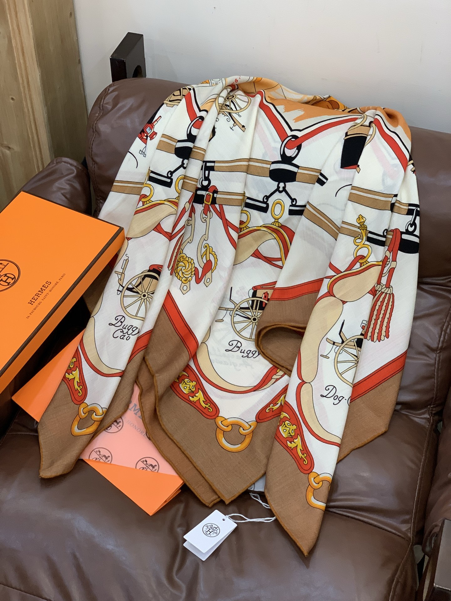 羊绒新款🆕👏👏买了都说好看‼️推荐💕爱马仕双面同色羊绒方巾【双面同色140】，顶级工艺超值‼️爱马仕专柜