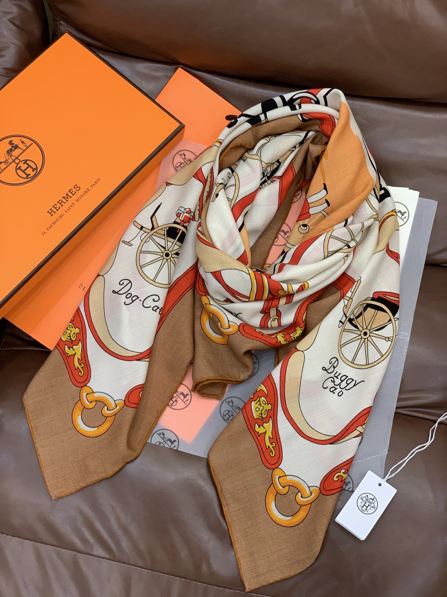 羊绒新款🆕👏👏买了都说好看‼️推荐💕爱马仕双面同色羊绒方巾【双面同色140】，顶级工艺超值‼️爱马仕专柜