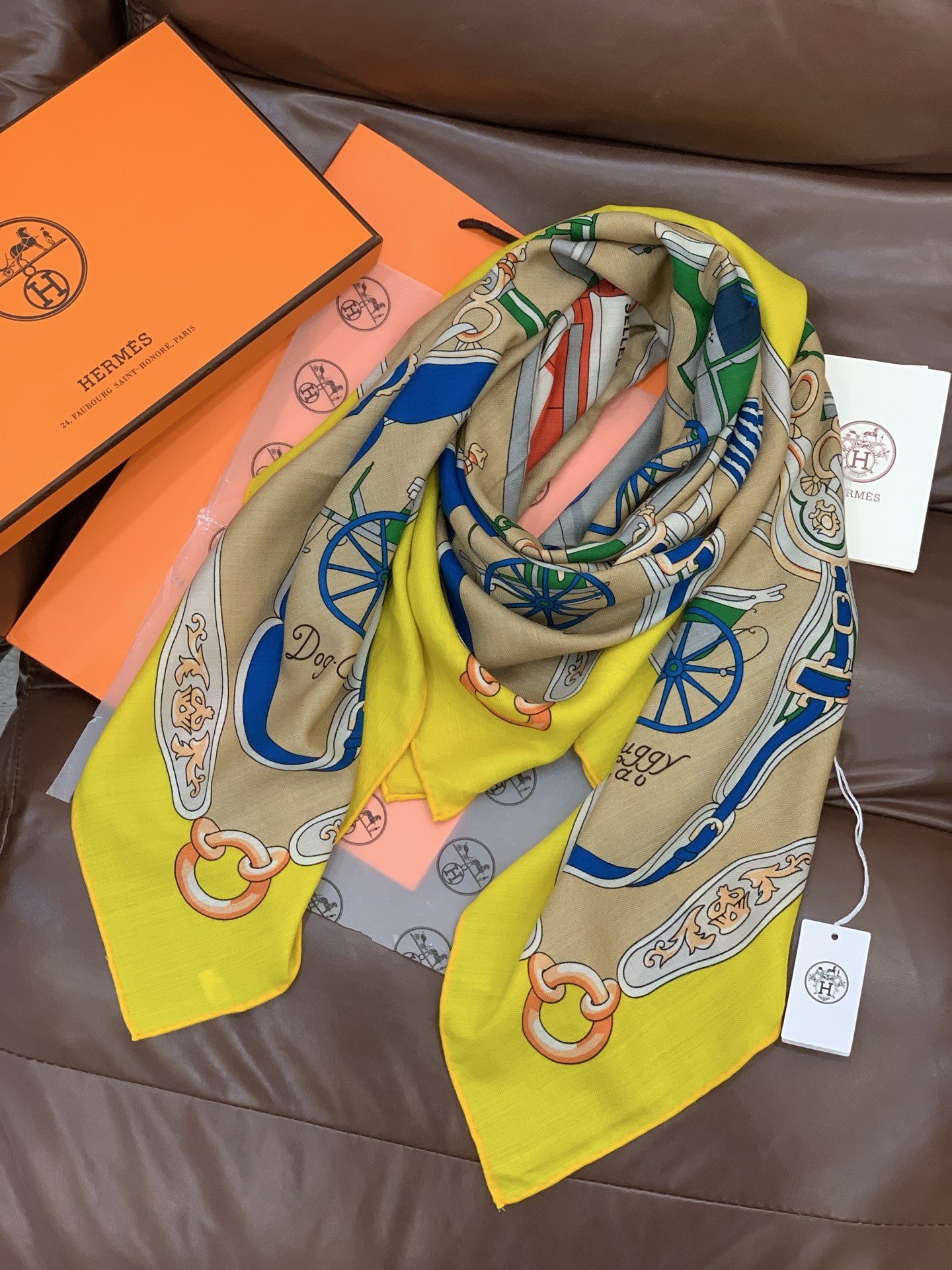 羊绒新款🆕👏👏买了都说好看‼️推荐💕爱马仕双面同色羊绒方巾【双面同色140】，顶级工艺超值‼️爱马仕专柜