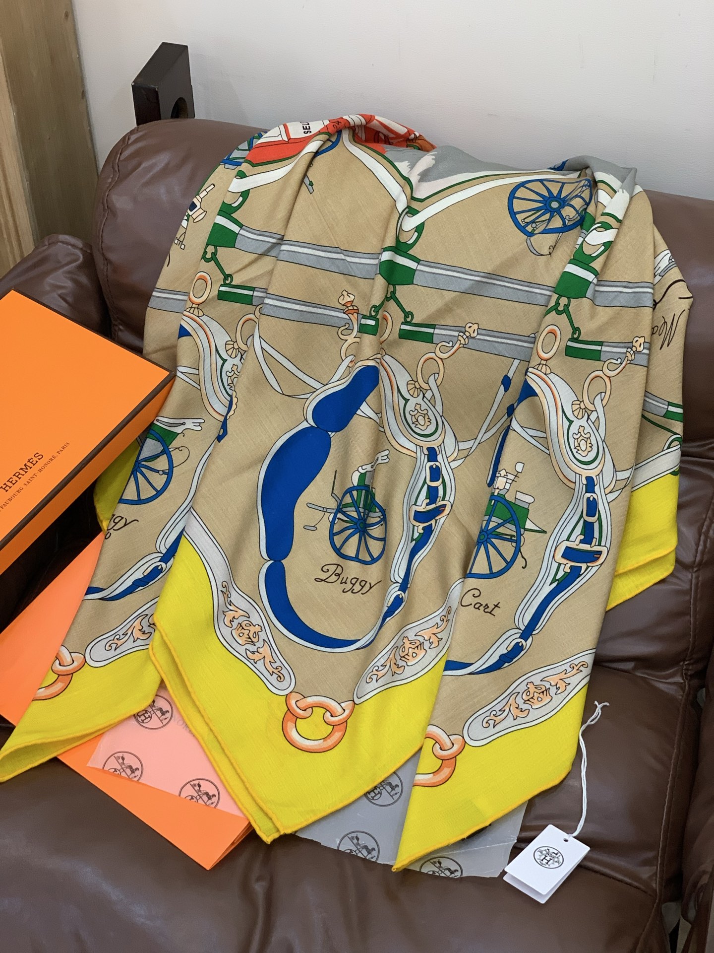 羊绒新款🆕👏👏买了都说好看‼️推荐💕爱马仕双面同色羊绒方巾【双面同色140】，顶级工艺超值‼️爱马仕专柜