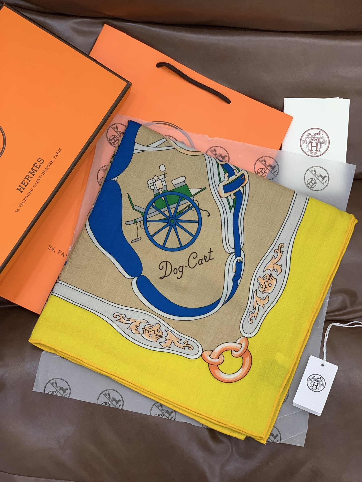 羊绒新款🆕👏👏买了都说好看‼️推荐💕爱马仕双面同色羊绒方巾【双面同色140】，顶级工艺超值‼️爱马仕专柜