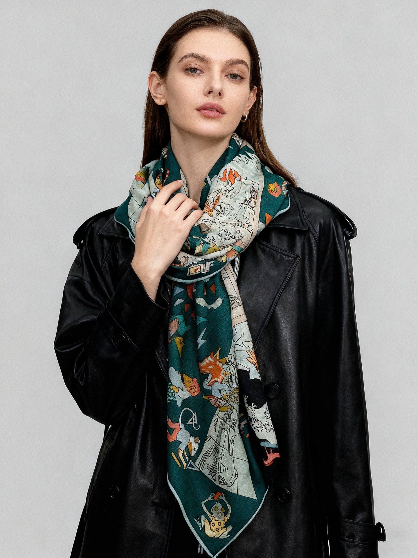 “马术学院”140双面同色丝绒披肩～Hermes 手工卷边丝绒方巾（30%桑蚕丝70%羊绒）这款爱马仕的