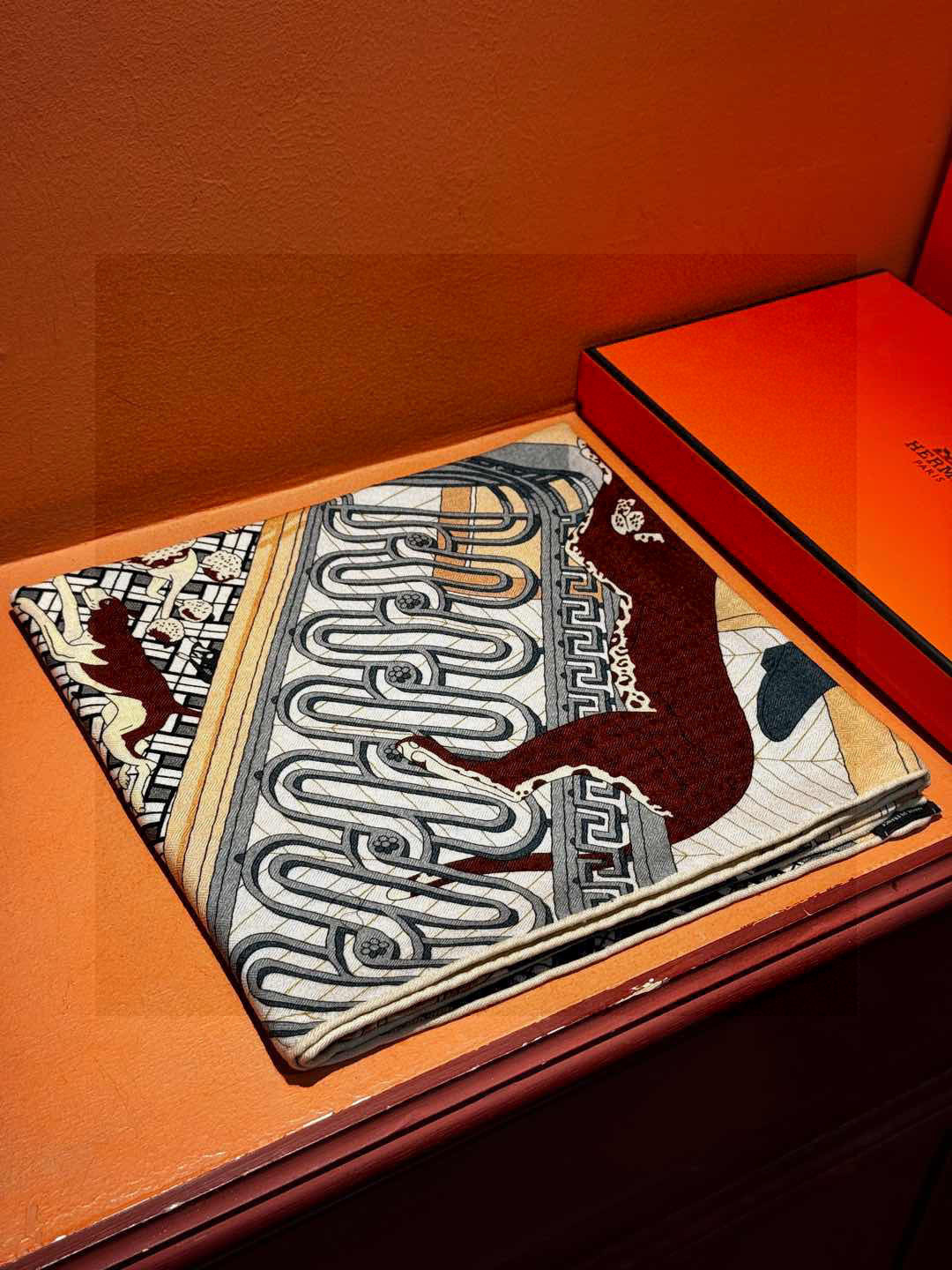 💟上新💞｛24号之谜｝羊绒大方巾[双面同色140]手工卷边H家是创意和作品故事的无限源泉，每季皆推出全新