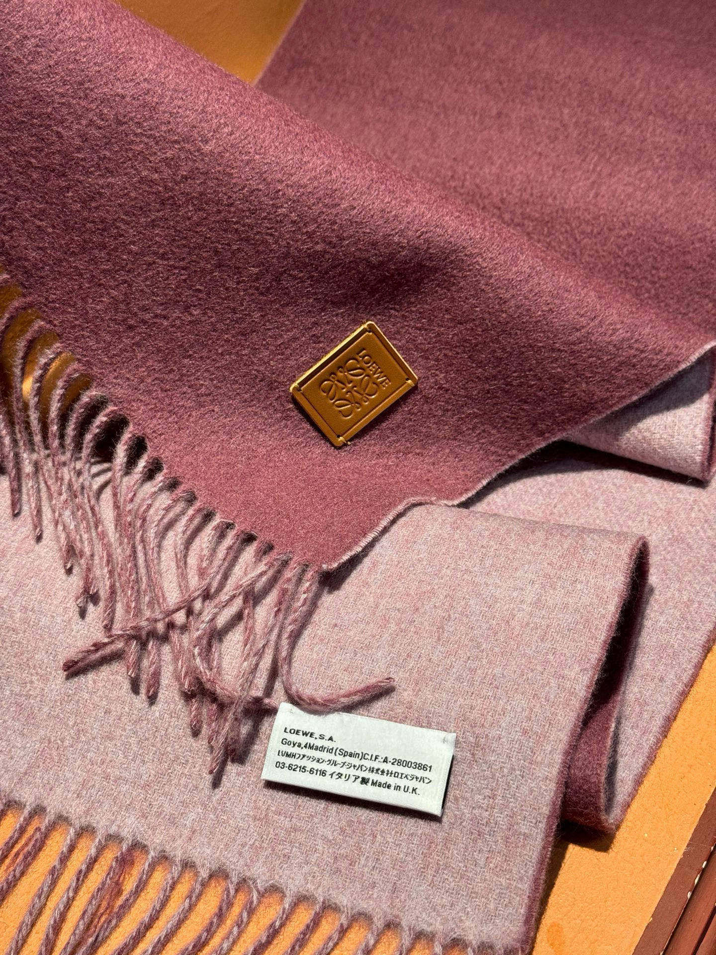 ✨✨太美了😍罗意威 情侣款 美到要尖叫😱专柜最新款🎊英伦欧美范儿 又是一款即时尚又实用的大围巾&长巾，🎆