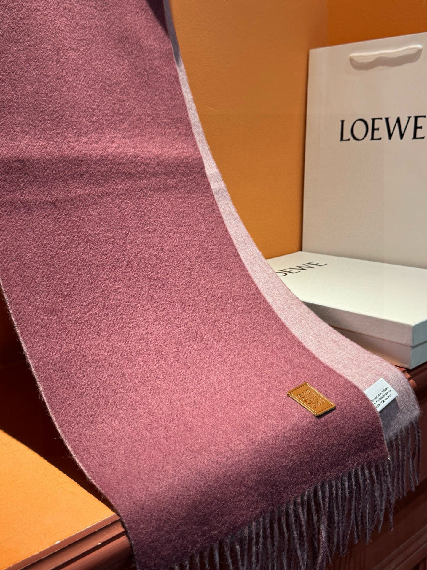 ✨✨太美了😍罗意威 情侣款 美到要尖叫😱专柜最新款🎊英伦欧美范儿 又是一款即时尚又实用的大围巾&长巾，🎆