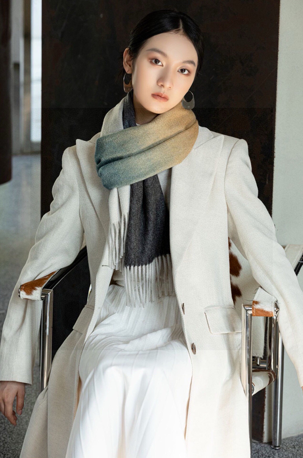 ✨✨太美了😍 爱马仕 美到要尖叫😱专柜最新款🎊英伦欧美范儿「多色渐变」又是一款即时尚又实用的大围巾&长巾