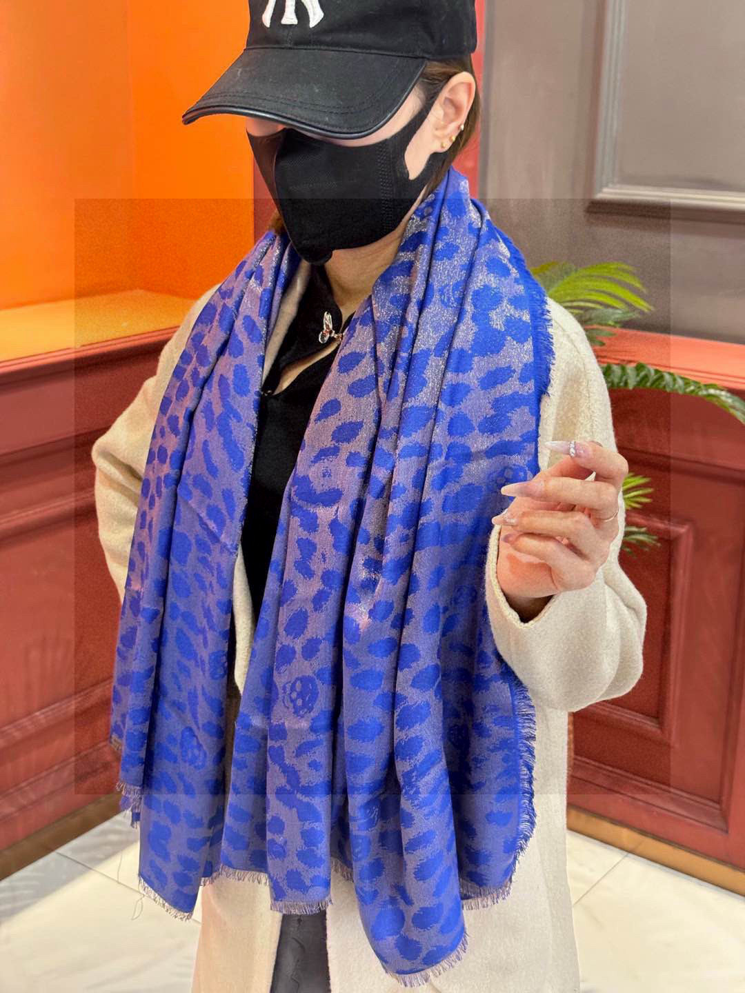 超美的银色鬼头~防冷气又时髦的单品💋麦昆 新品.永远都不会嫌多的款~❣️MCQ麦昆永恒经典的骷髅头‼️太