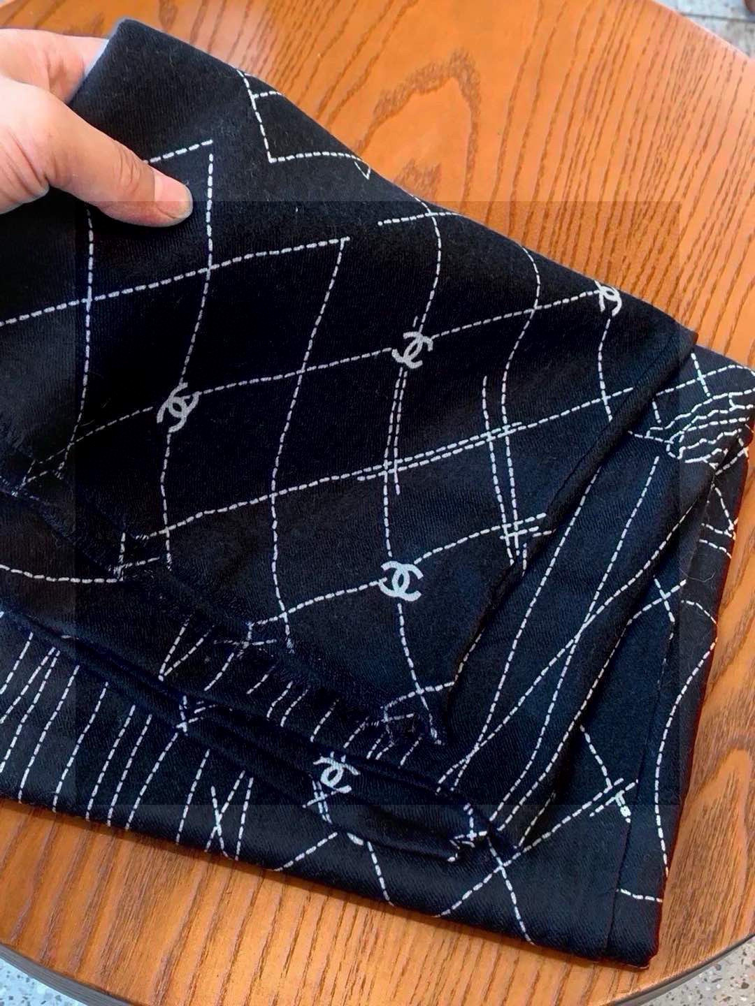 💟上新🌺羊绒披肩🌟长巾！强烈推荐价格超美！实物更美羊绒面料！纹理清晰、细腻可见每一个套色、每一个笔触，都