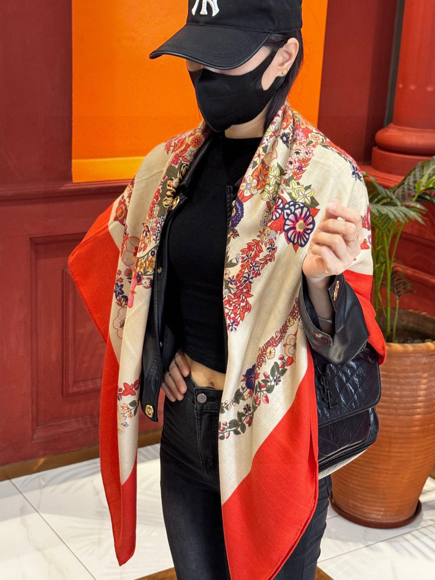 “华丽的缰辔花卉版”140丝绒方巾【140顶级丝绒双面同色披肩】手工卷边丝绒方巾（30%真丝70%羊绒）