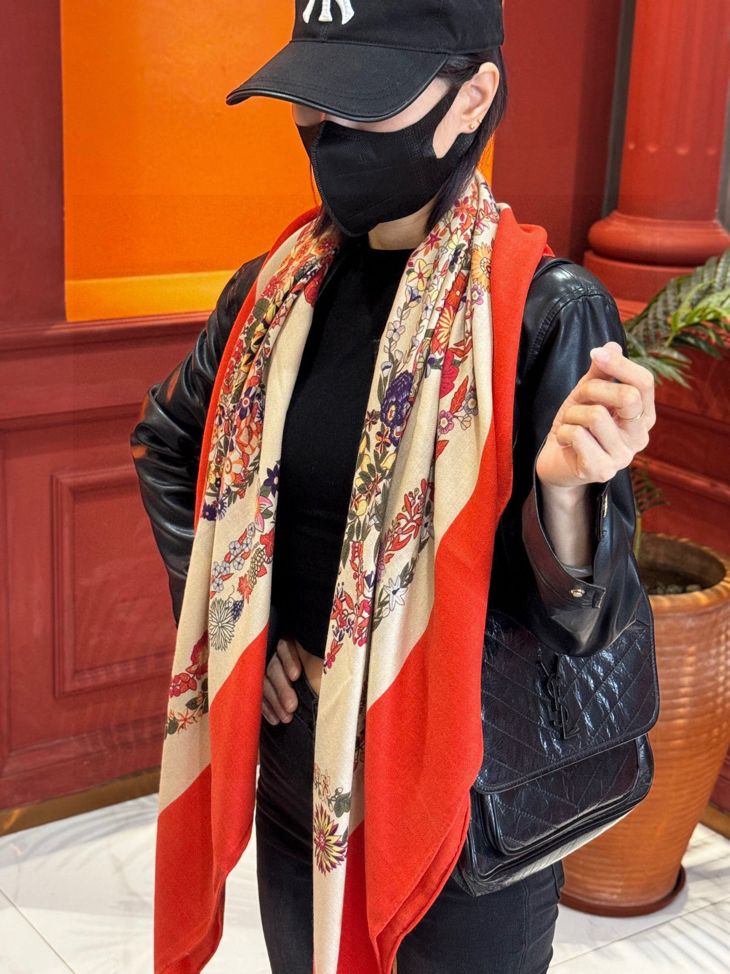 “华丽的缰辔花卉版”140丝绒方巾【140顶级丝绒双面同色披肩】手工卷边丝绒方巾（30%真丝70%羊绒）