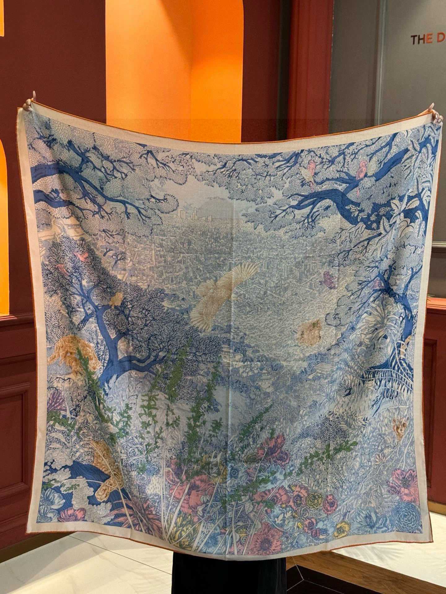 爱马仕～秋冬搭配利器❗️顶级双面同色 版真丝羊绒披肩！！1条等于2条】点睛精彩，图案和配色都超级喜欢，又