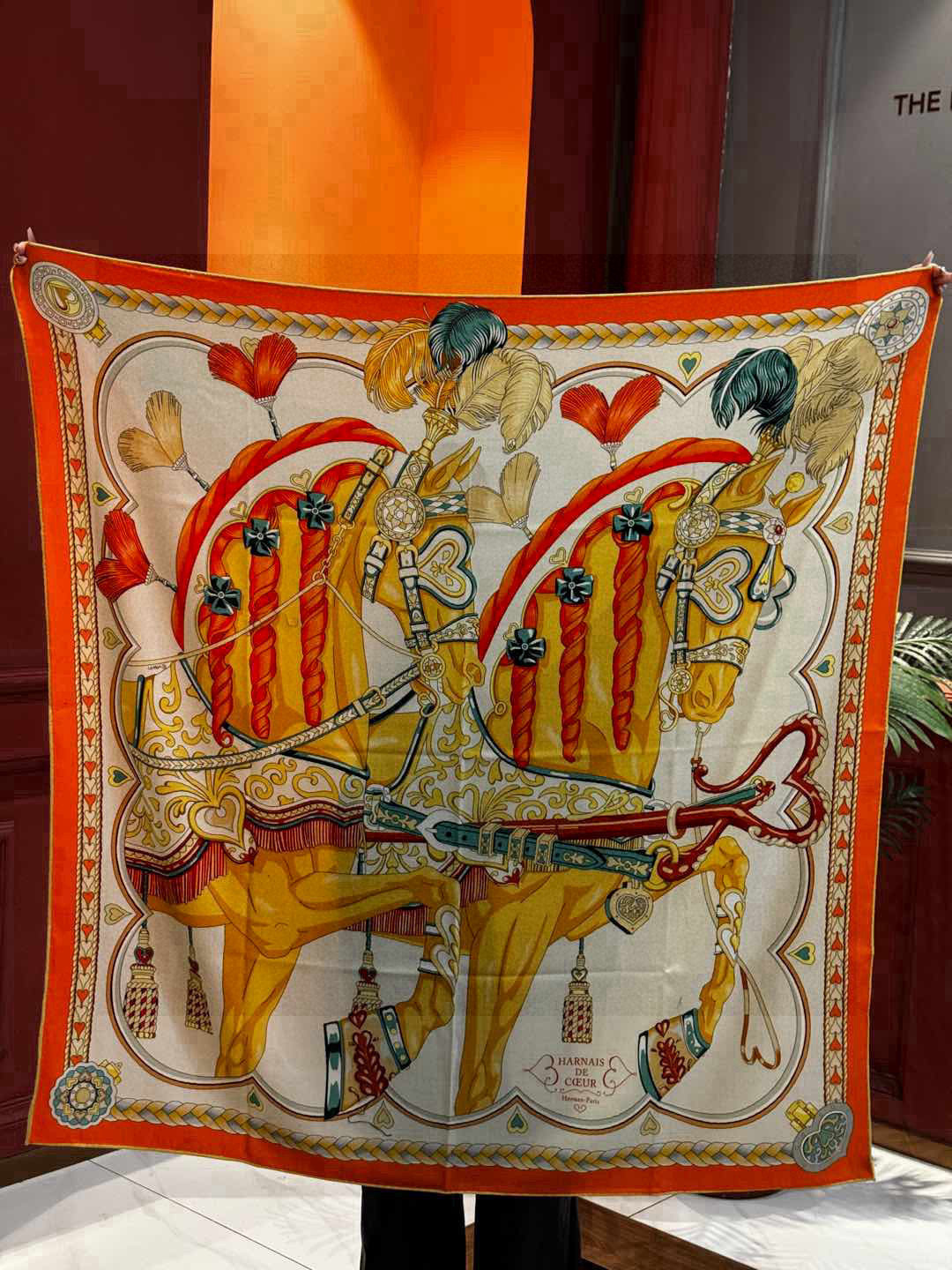 【双面同色】原单爱马仕140cm丝绒方巾💕 甜蜜的鞍具，装饰家芳登和佩西耶设计的一款餐盘增添骑士般的浪漫