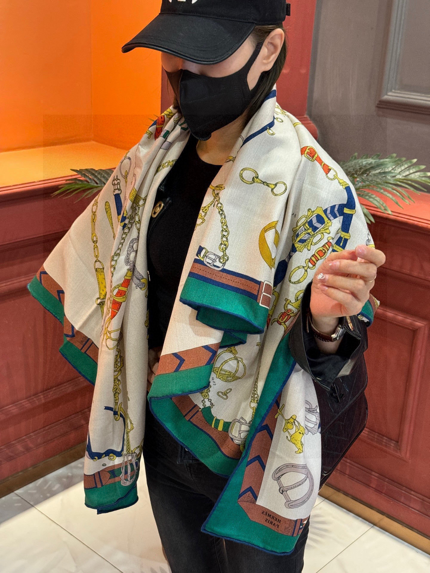 羊绒新款🆕👏👏买了都说好看‼️推荐💕爱马仕双面同色羊绒方巾【跃动的马儿双面同色140】，顶级工艺超值‼️