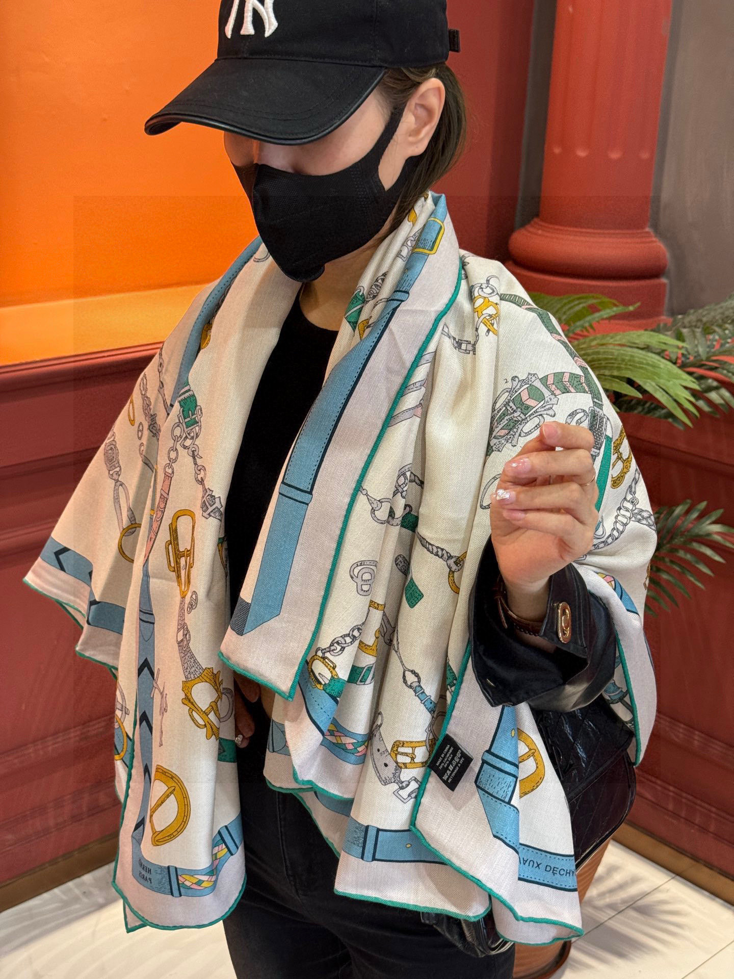 羊绒新款🆕👏👏买了都说好看‼️推荐💕爱马仕双面同色羊绒方巾【跃动的马儿双面同色140】，顶级工艺超值‼️