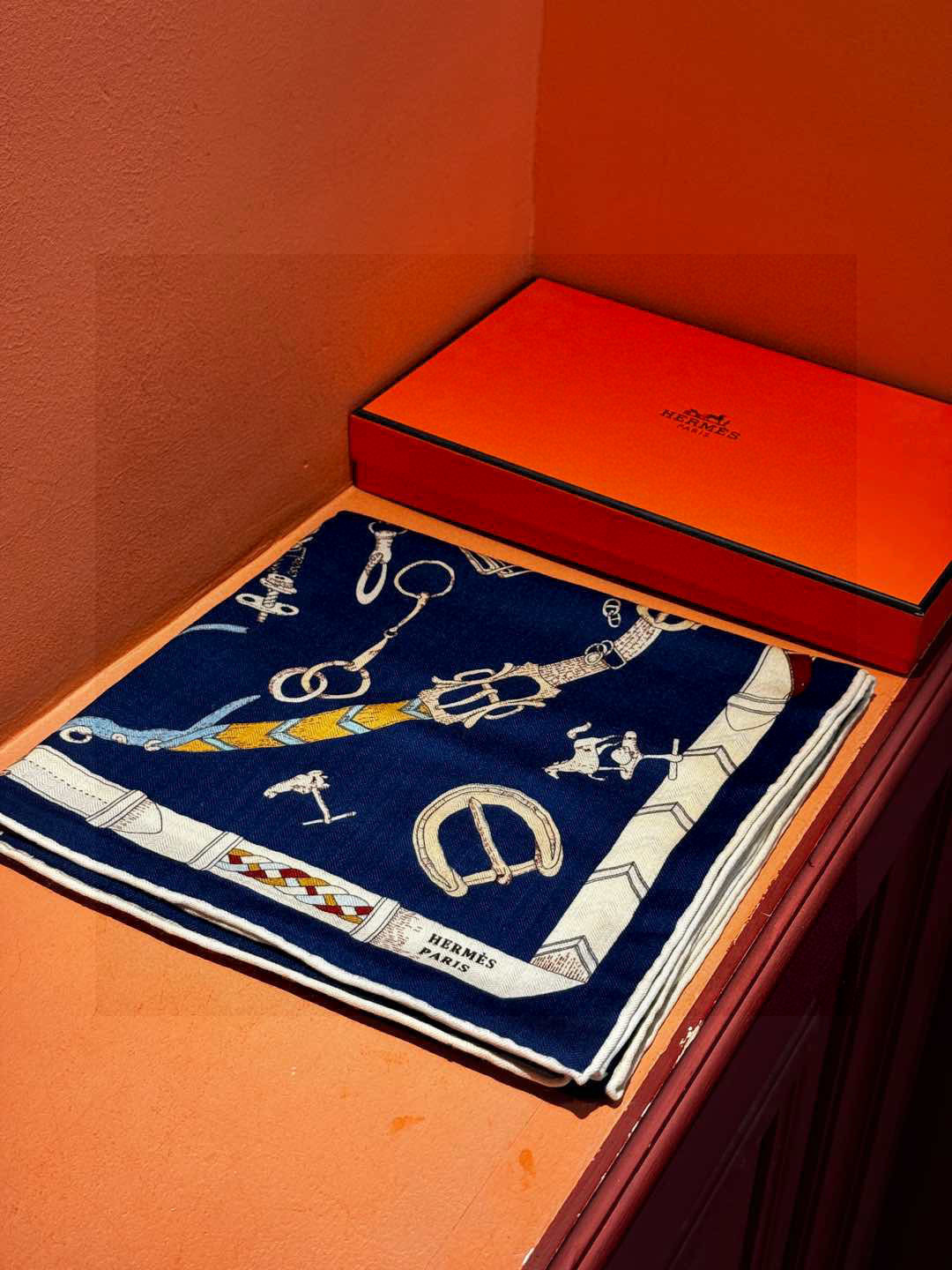 羊绒新款🆕👏👏买了都说好看‼️推荐💕爱马仕双面同色羊绒方巾【跃动的马儿双面同色140】，顶级工艺超值‼️