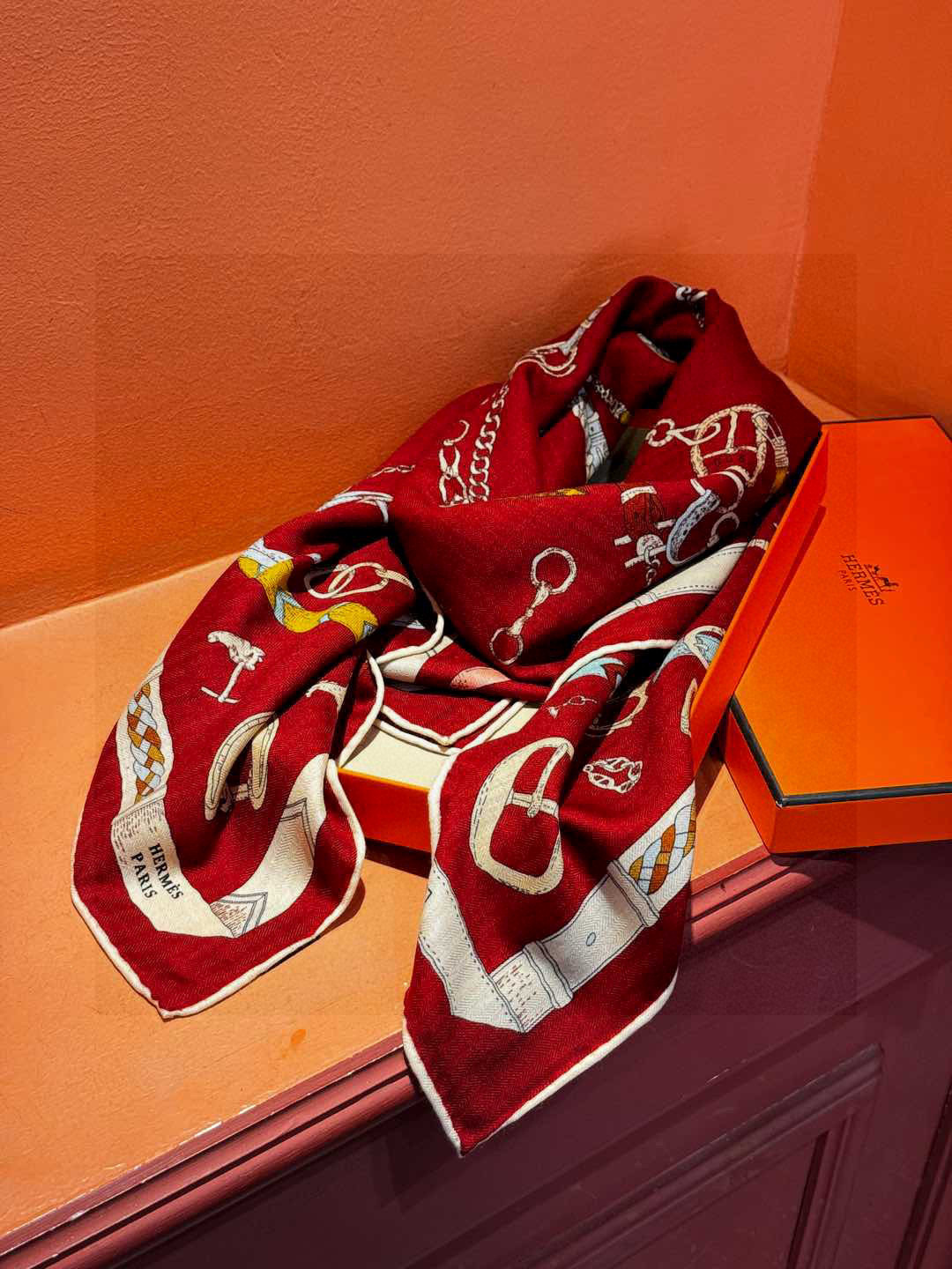 羊绒新款🆕👏👏买了都说好看‼️推荐💕爱马仕双面同色羊绒方巾【跃动的马儿双面同色140】，顶级工艺超值‼️