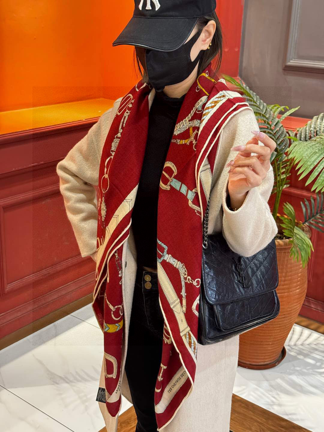 羊绒新款🆕👏👏买了都说好看‼️推荐💕爱马仕双面同色羊绒方巾【跃动的马儿双面同色140】，顶级工艺超值‼️