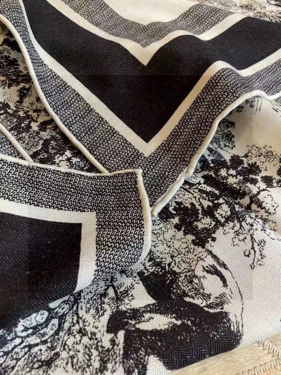 Dior ❤【️巴黎地图】黄金尺寸110*110双面同色丝绒方巾 不爱140繁复尺寸的姐妹可以选择110
