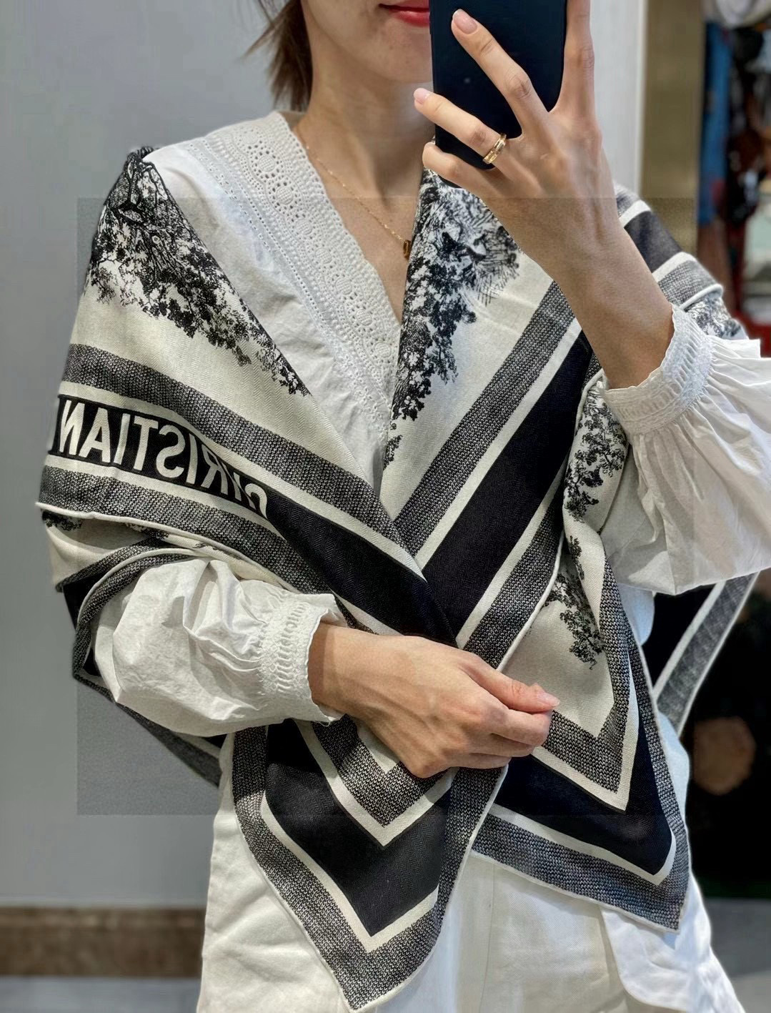 Dior ❤【️巴黎地图】黄金尺寸110*110双面同色丝绒方巾 不爱140繁复尺寸的姐妹可以选择110