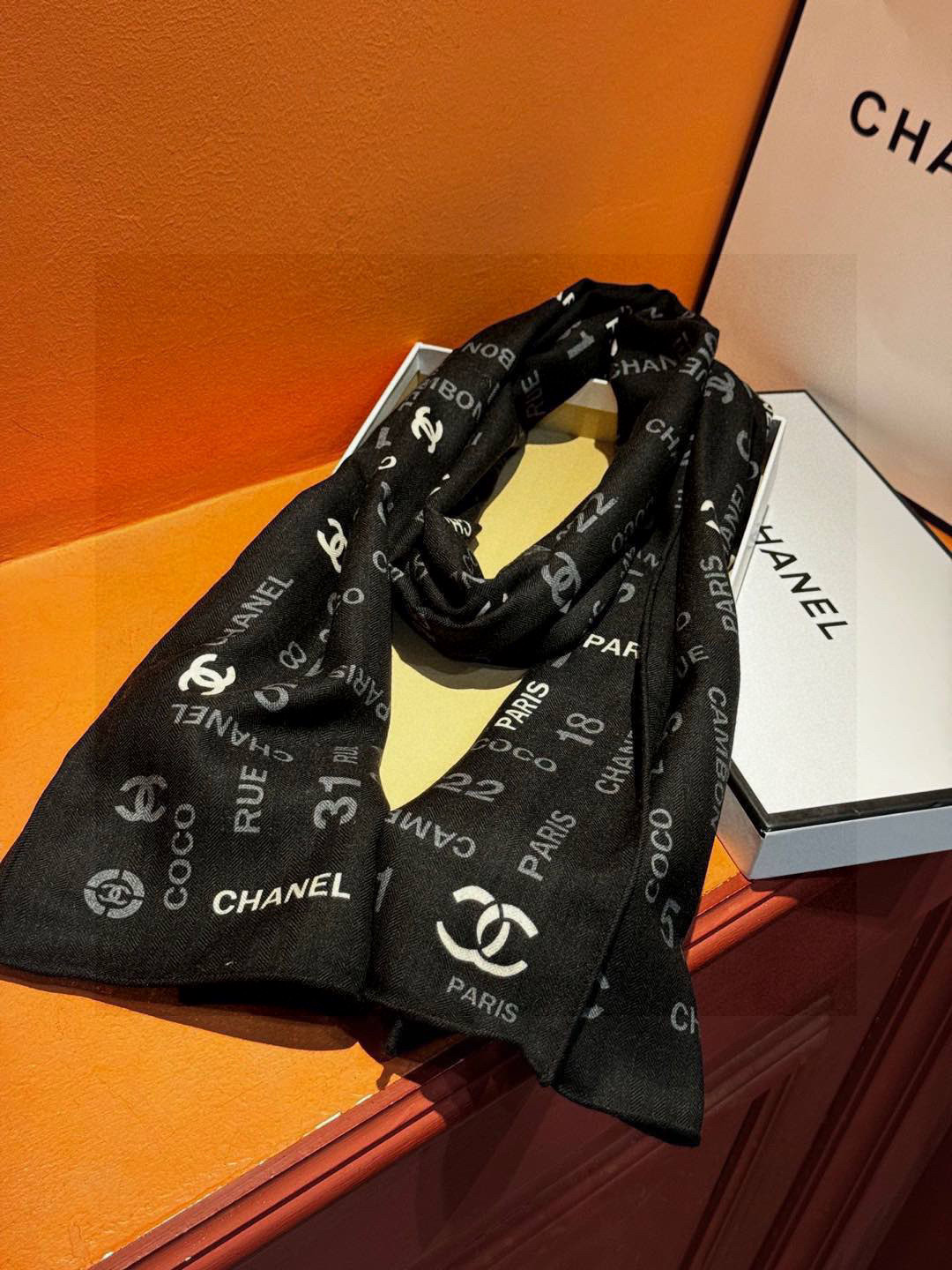 上新❤️【2025Chanel】 经典茶花优雅Coco风，Chanel最新菱格丝绒大方巾~气质到骨子里，