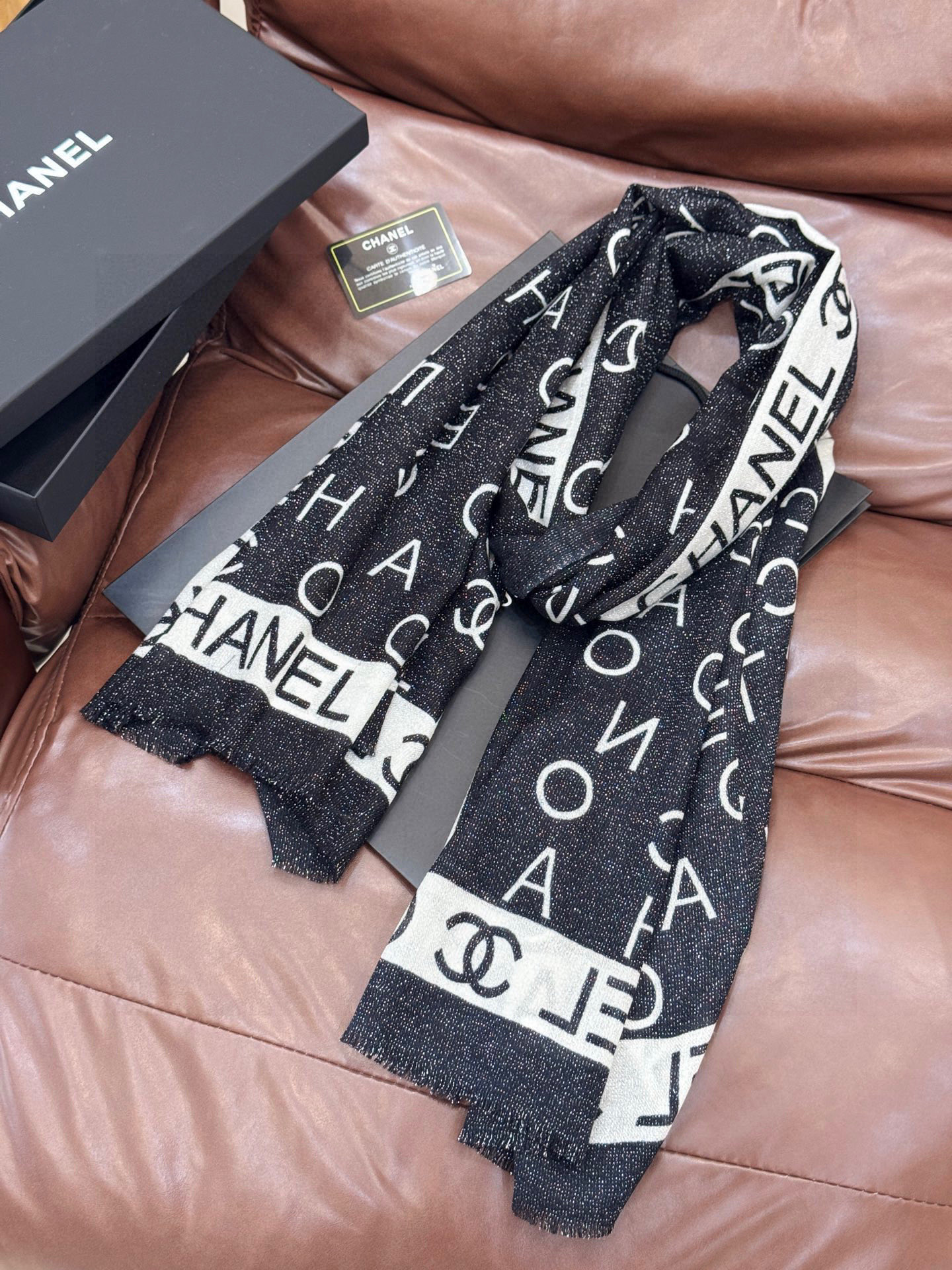 上新🌟 会发光发亮的围巾 💄💋新款客供银线💖羊绒面料长巾 😘美翻了[流泪]【银线双C图案】御用殿堂级极‼