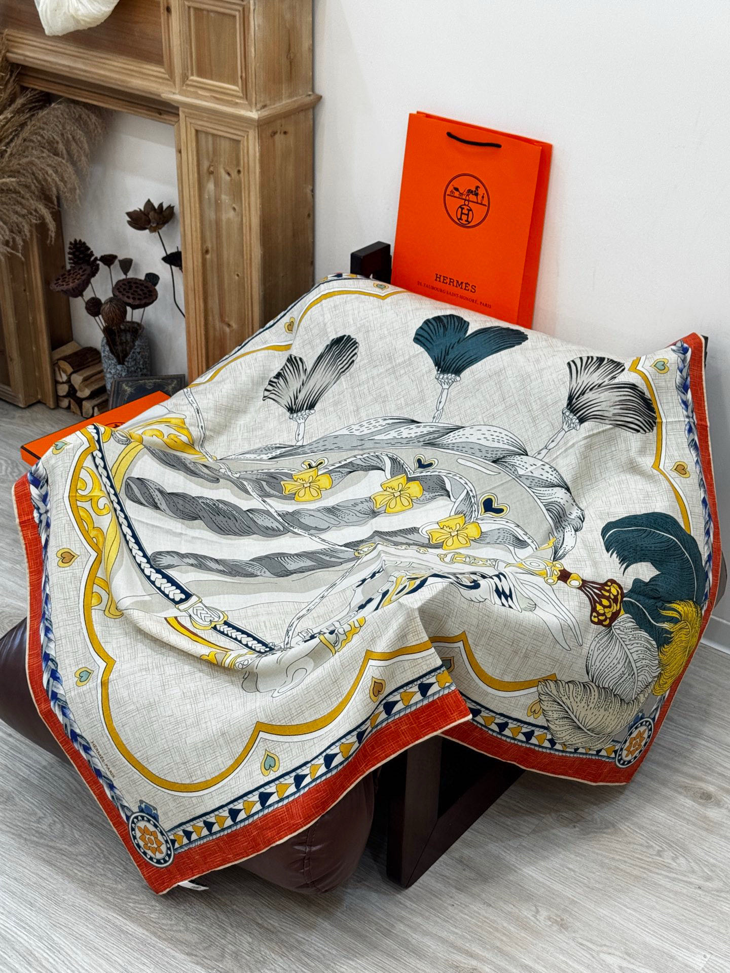 【双面同色】原单爱马仕140cm丝绒方巾💕 甜蜜的鞍具，装饰家芳登和佩西耶设计的一款餐盘增添骑士般的浪漫