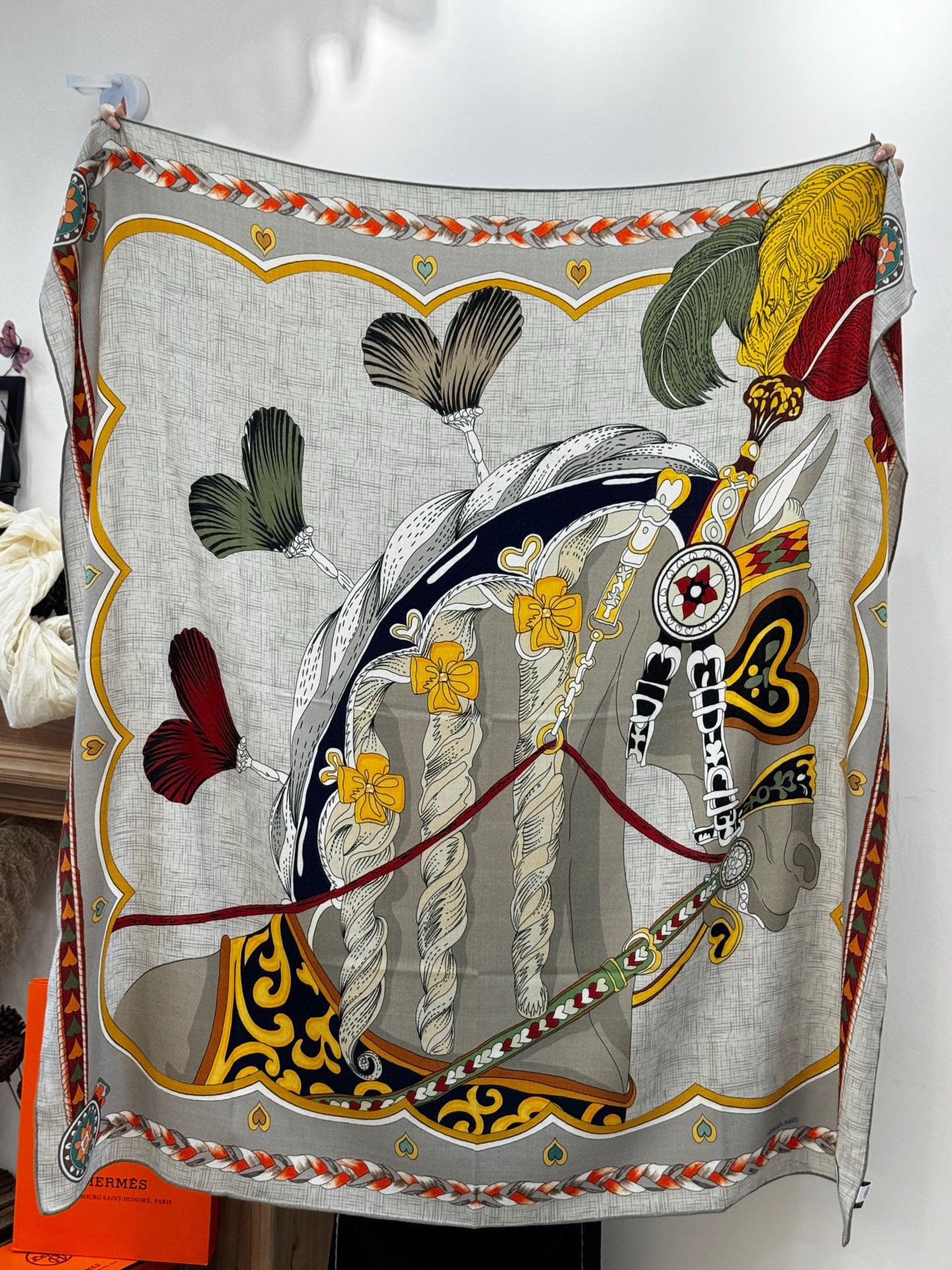 【双面同色】原单爱马仕140cm丝绒方巾💕 甜蜜的鞍具，装饰家芳登和佩西耶设计的一款餐盘增添骑士般的浪漫