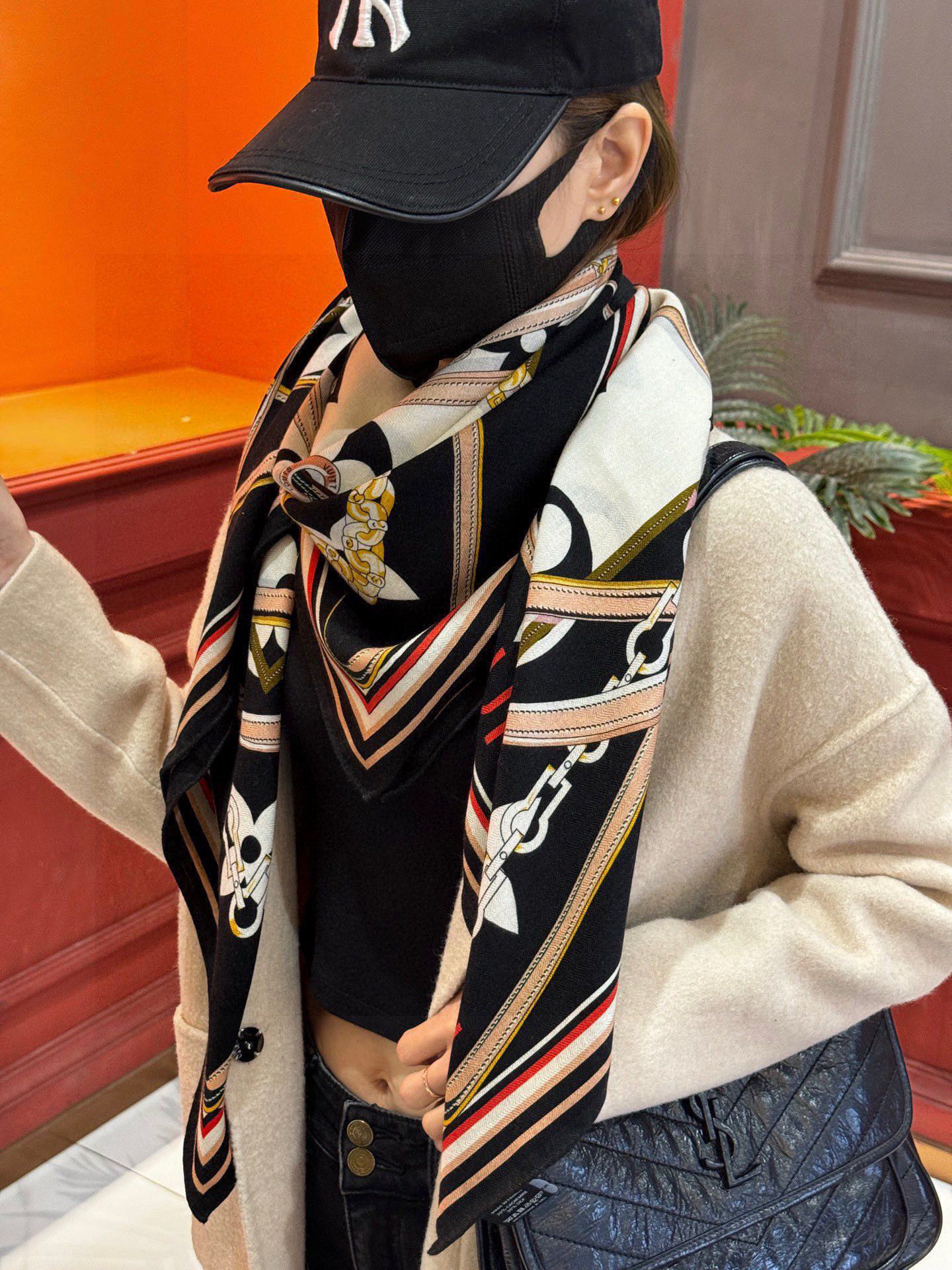 上新❤️ MONOGRAM JACQUARD DENIM140丝绒 方巾 【高定版 双面同色】有些款式他