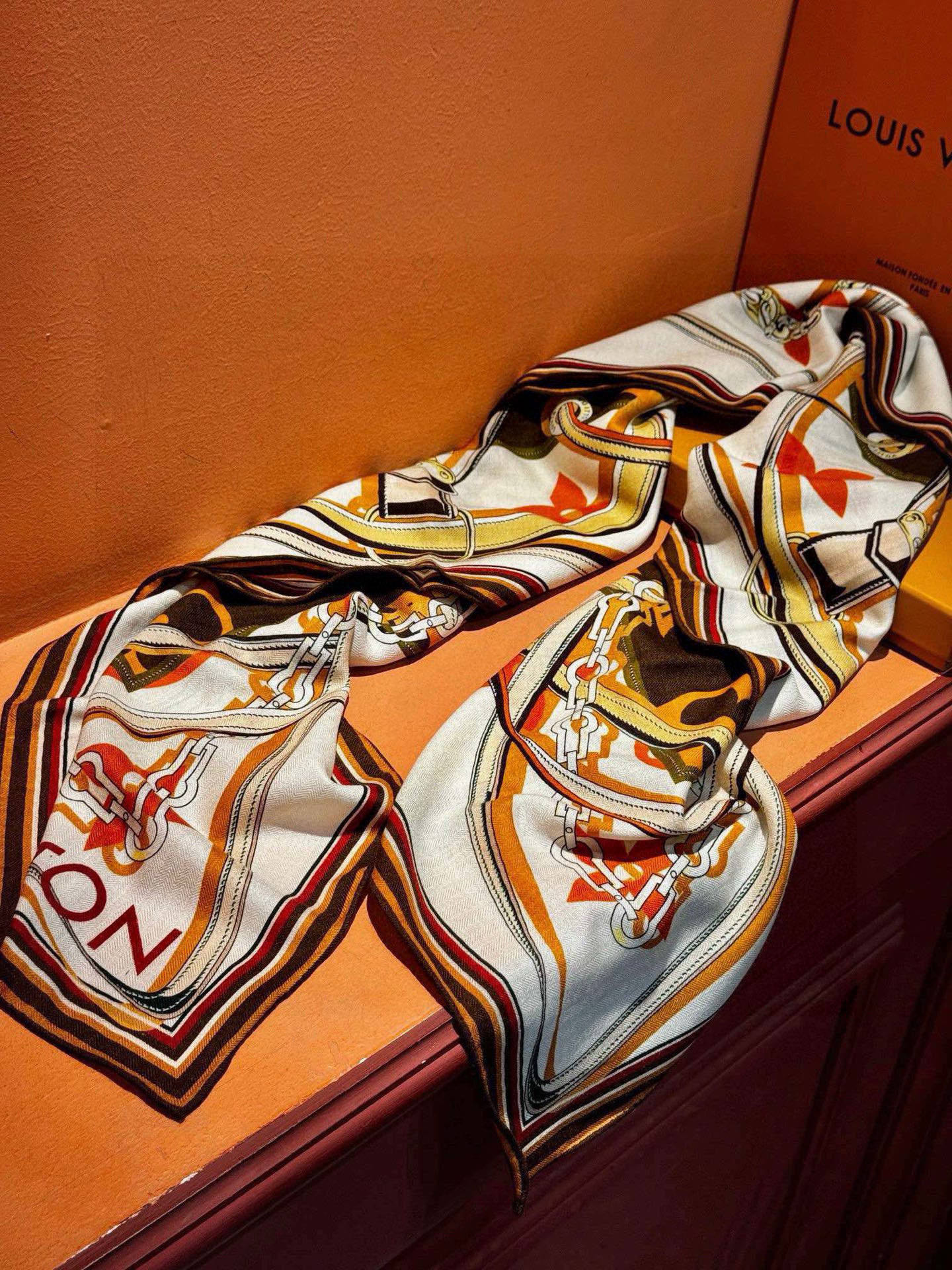 上新❤️ MONOGRAM JACQUARD DENIM140丝绒 方巾 【高定版 双面同色】有些款式他