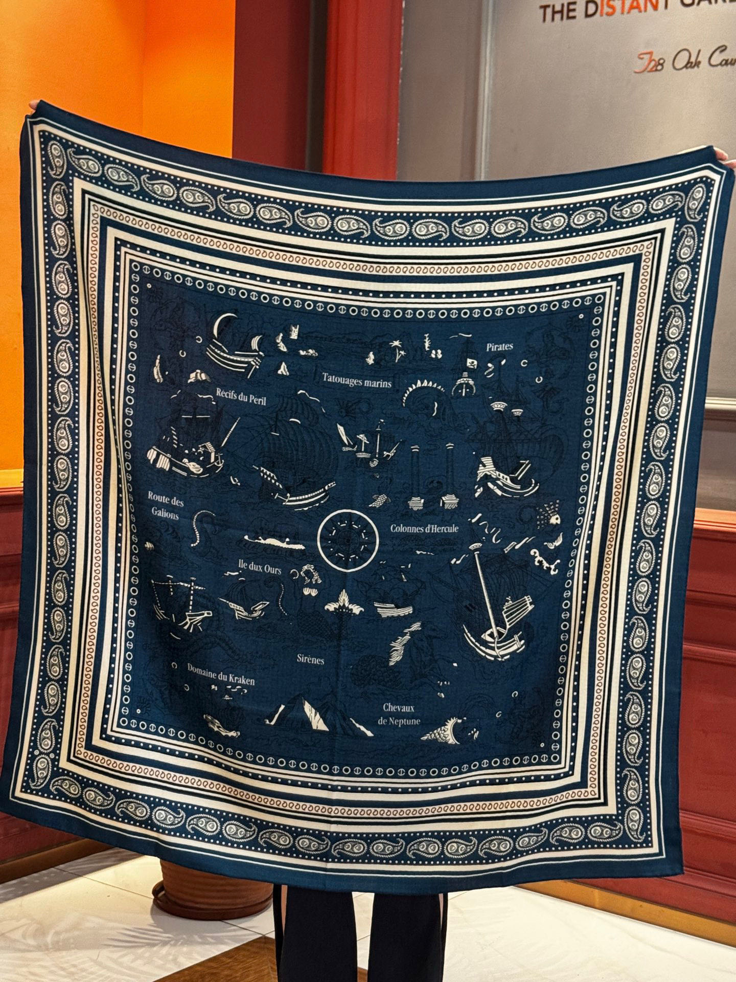 💟2025年秋冬抢先 上新💞【双面同色丝绒方巾】手工卷边山羊绒和真丝混纺披肩（70%山羊绒，30%桑蚕丝