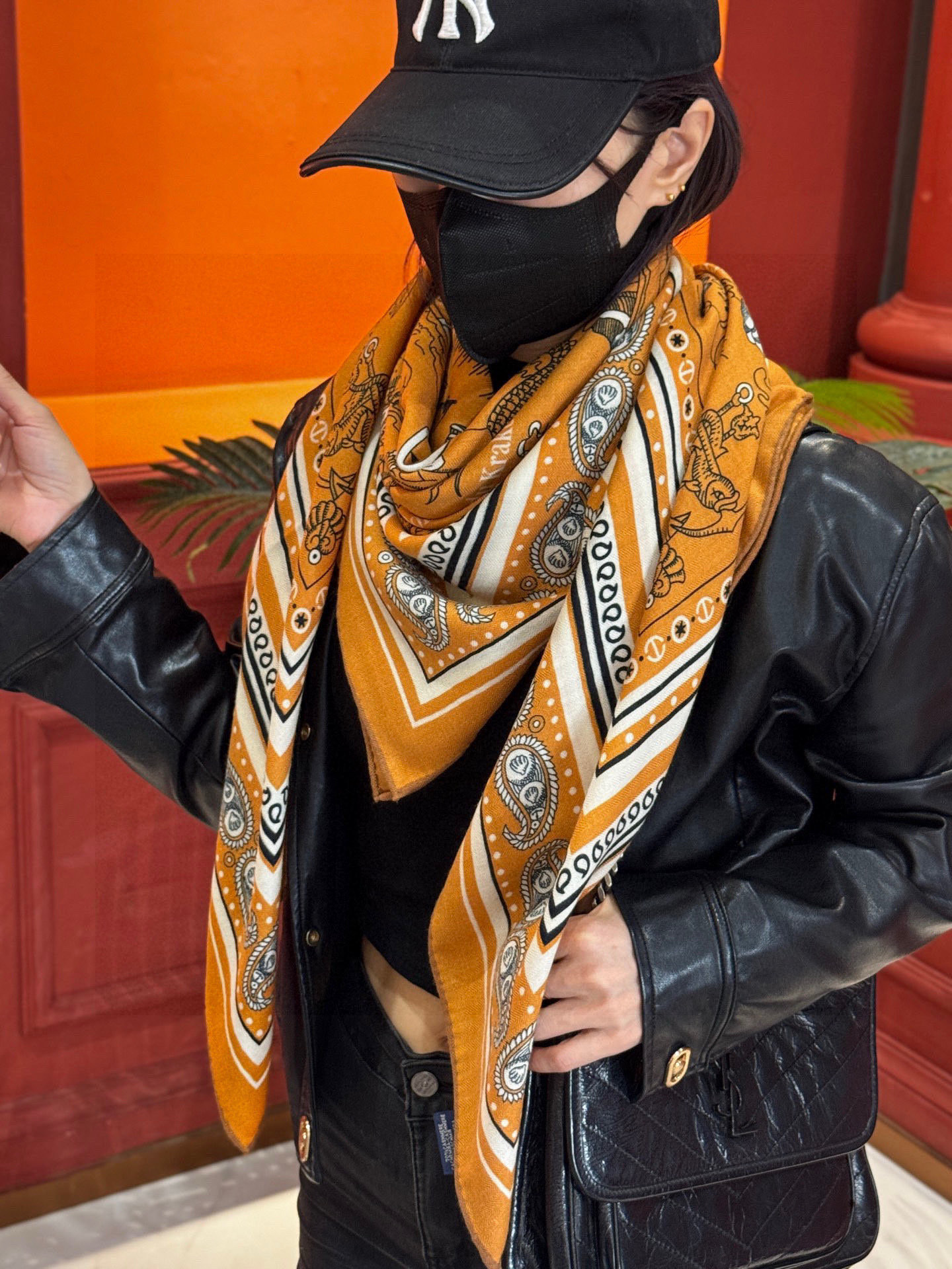 💟2025年秋冬抢先 上新💞【双面同色丝绒方巾】手工卷边山羊绒和真丝混纺披肩（70%山羊绒，30%桑蚕丝