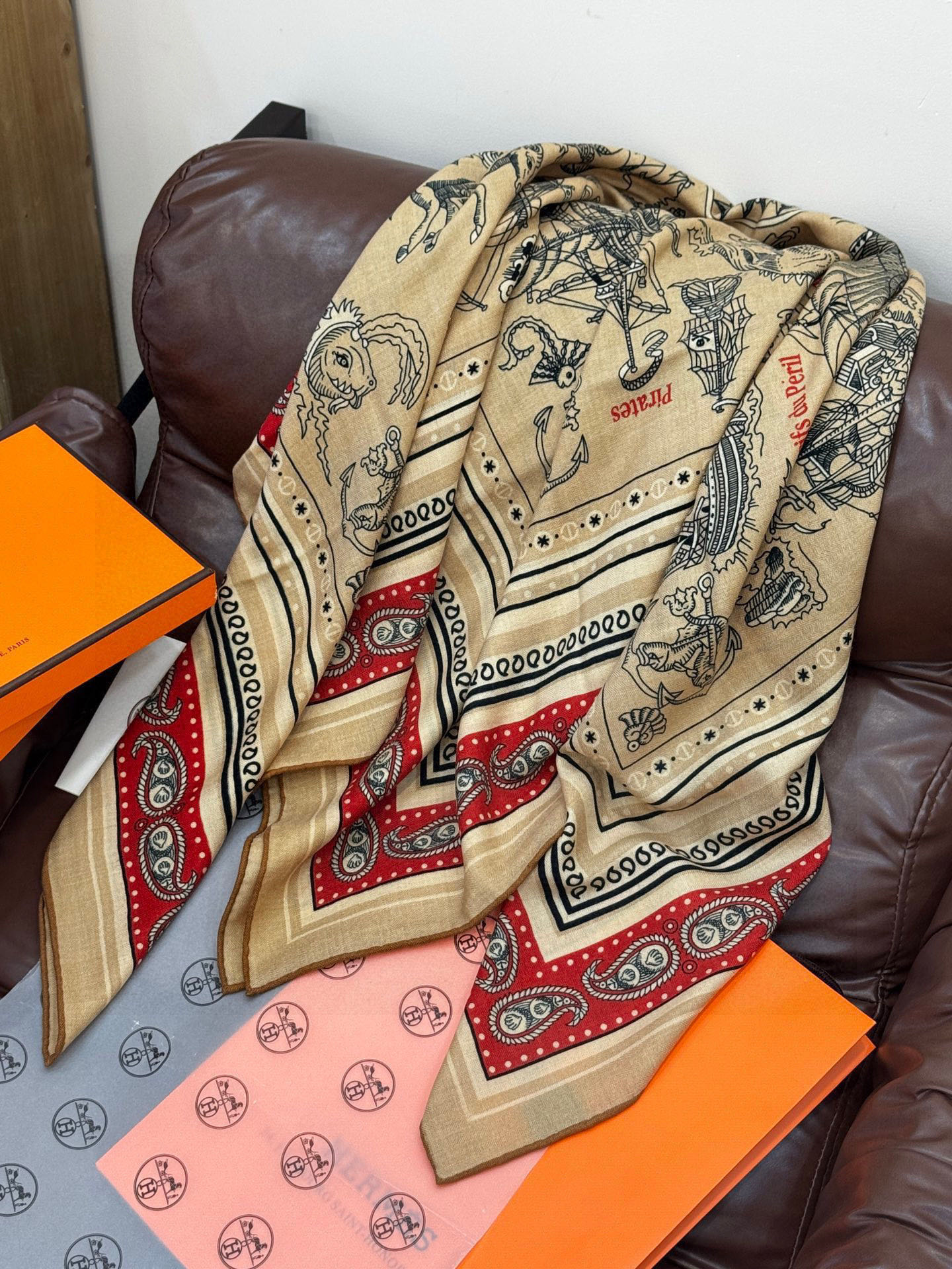 💟2025年秋冬抢先 上新💞【双面同色丝绒方巾】手工卷边山羊绒和真丝混纺披肩（70%山羊绒，30%桑蚕丝