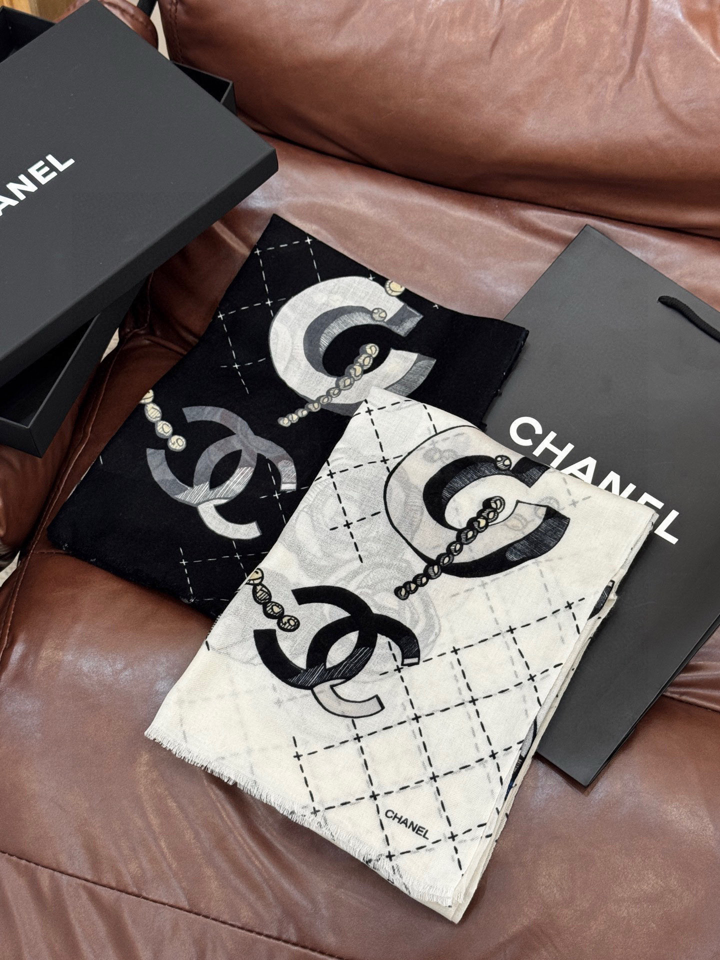 💄💋新款💖羊绒面料长巾 😘美翻了[流泪]【彩色山茶花长巾】御用殿堂级极‼️新款专柜在售 纯羊绒银线独特设