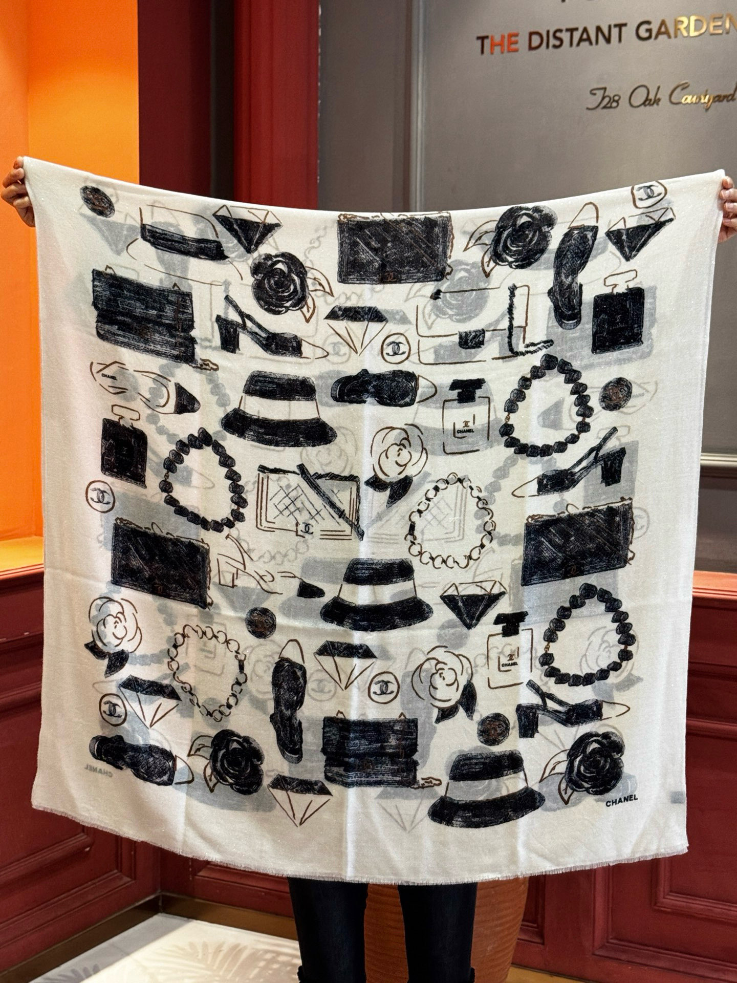 会发光发亮的围巾 💄💋新款客供银线💖羊绒面料长巾 😘美翻了[流泪]【小香徽标银线长巾】御用殿堂级极‼️新