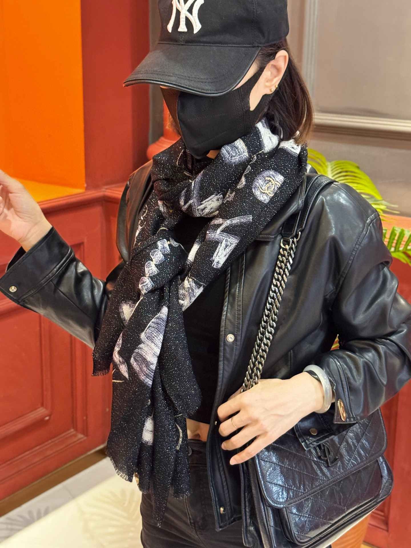 会发光发亮的围巾 💄💋新款客供银线💖羊绒面料长巾 😘美翻了[流泪]【小香徽标银线长巾】御用殿堂级极‼️新