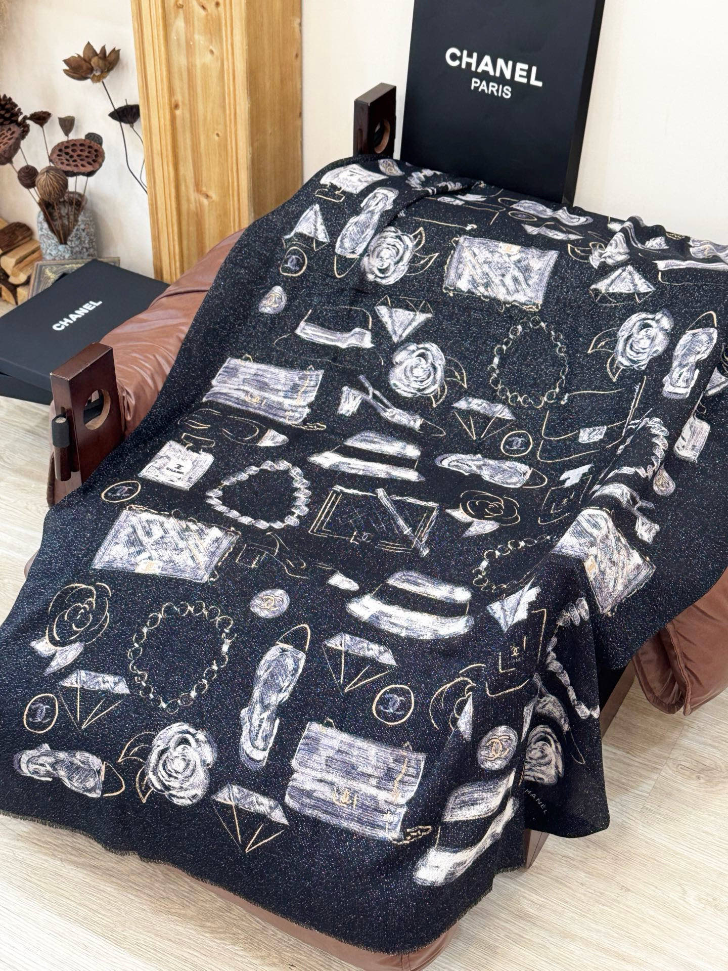 会发光发亮的围巾 💄💋新款客供银线💖羊绒面料长巾 😘美翻了[流泪]【小香徽标银线长巾】御用殿堂级极‼️新