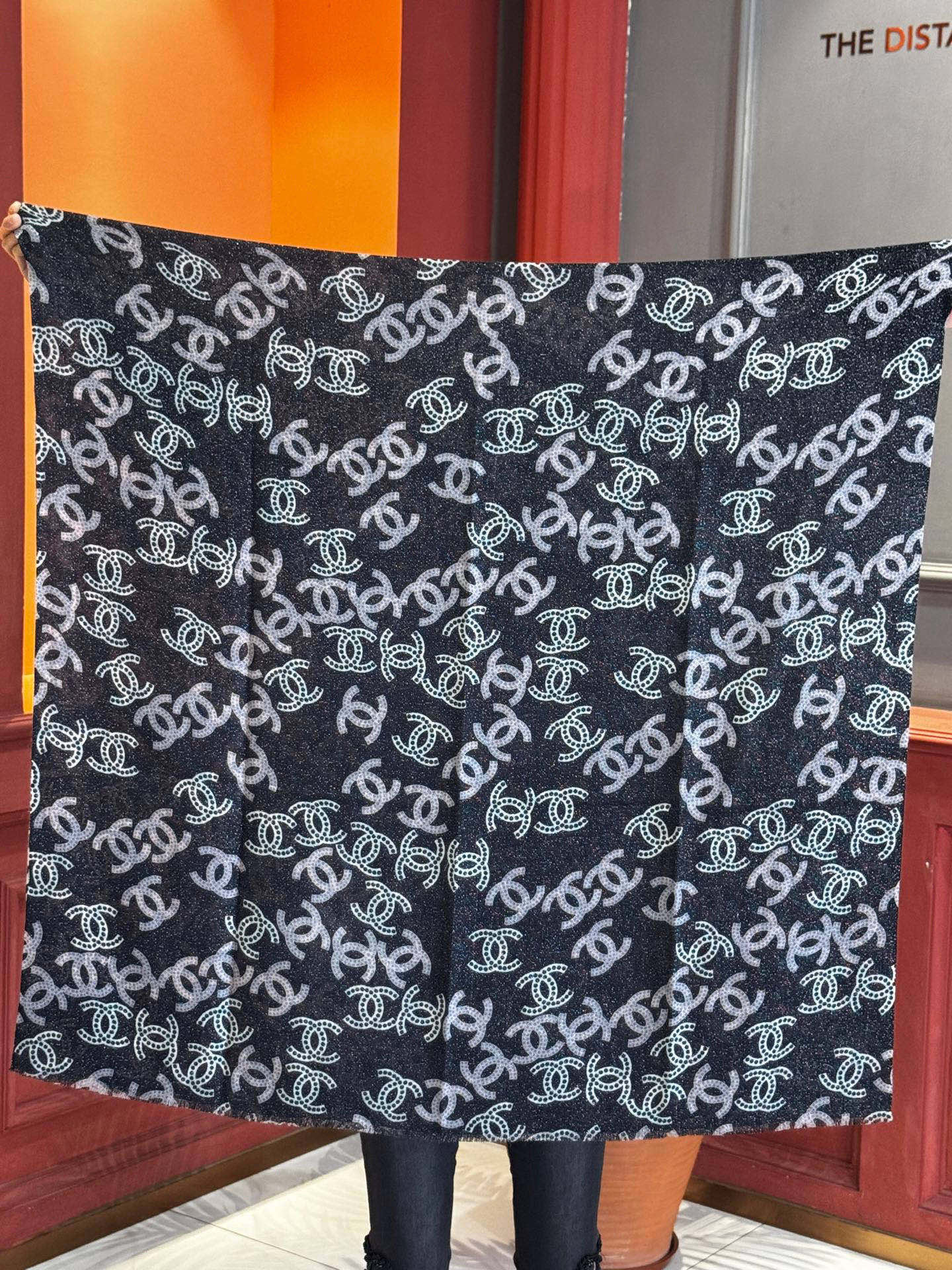 上新🌟 会发光发亮的围巾 💄💋新款客供银线💖羊绒面料长巾 😘美翻了[流泪]【银线双C图案】御用殿堂级极‼