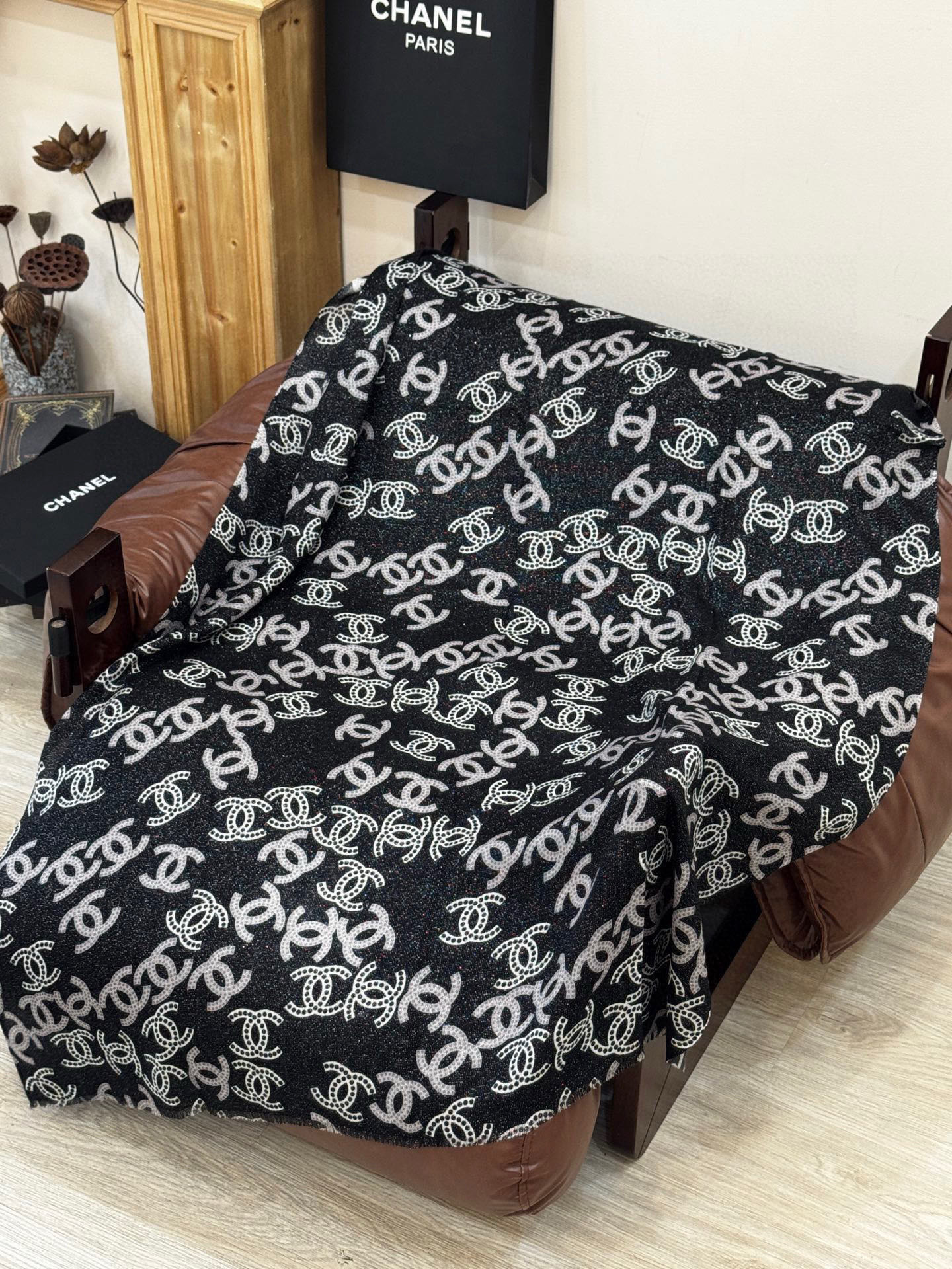 上新🌟 会发光发亮的围巾 💄💋新款客供银线💖羊绒面料长巾 😘美翻了[流泪]【银线双C图案】御用殿堂级极‼