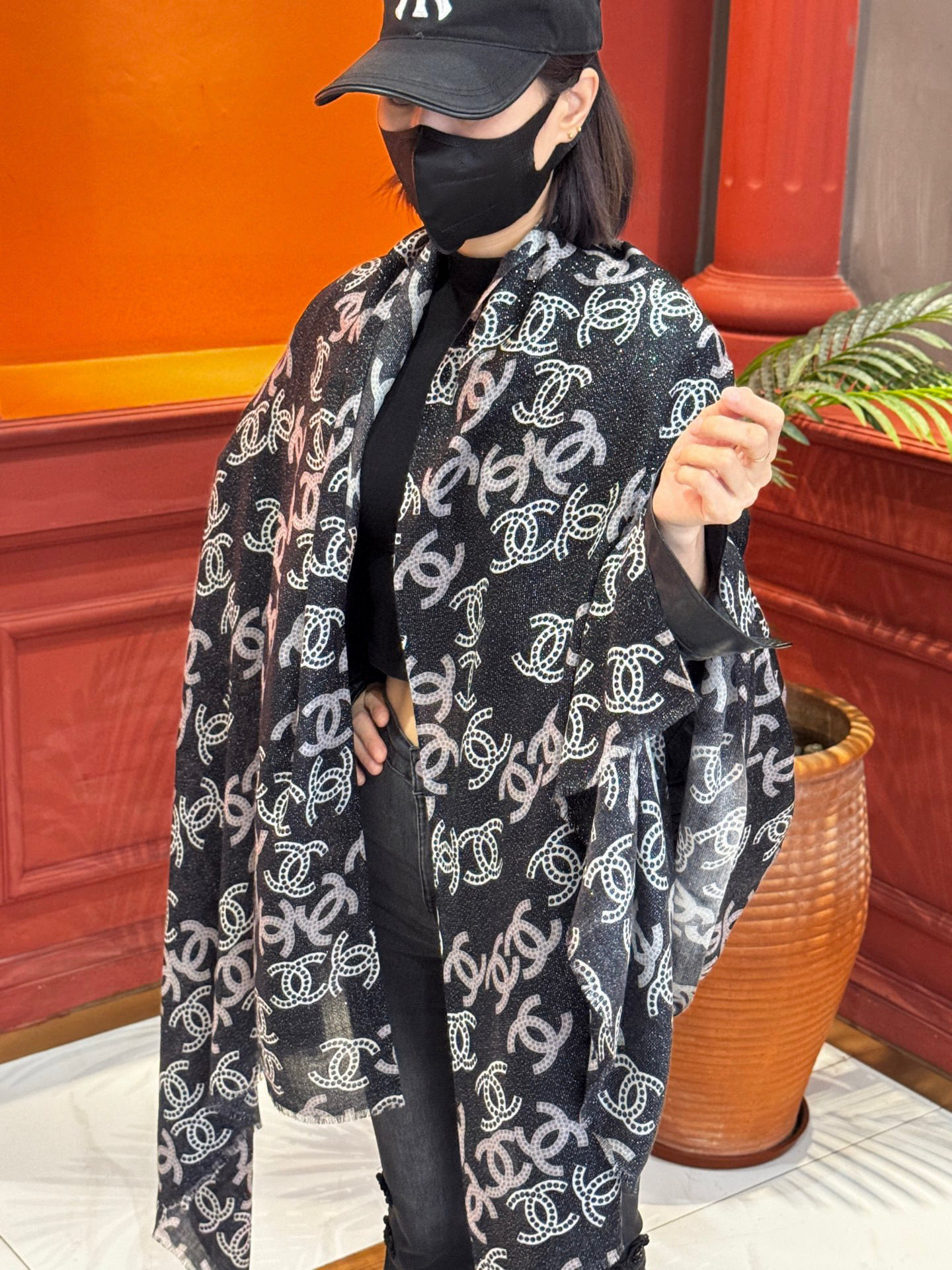 上新🌟 会发光发亮的围巾 💄💋新款客供银线💖羊绒面料长巾 😘美翻了[流泪]【银线双C图案】御用殿堂级极‼