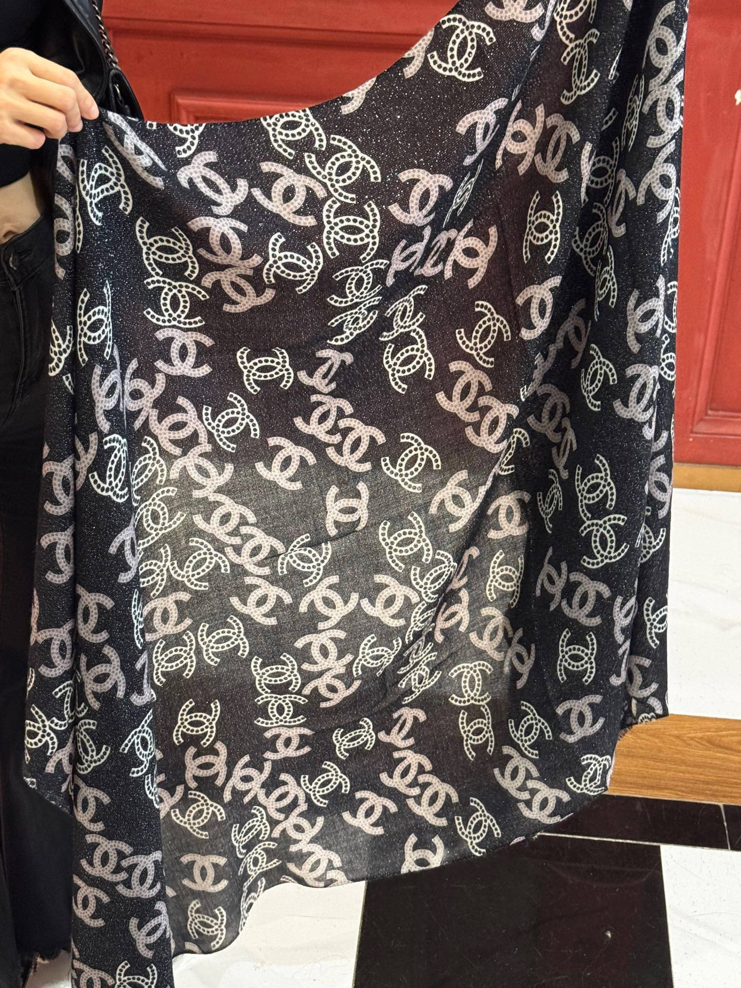 上新🌟 会发光发亮的围巾 💄💋新款客供银线💖羊绒面料长巾 😘美翻了[流泪]【银线双C图案】御用殿堂级极‼