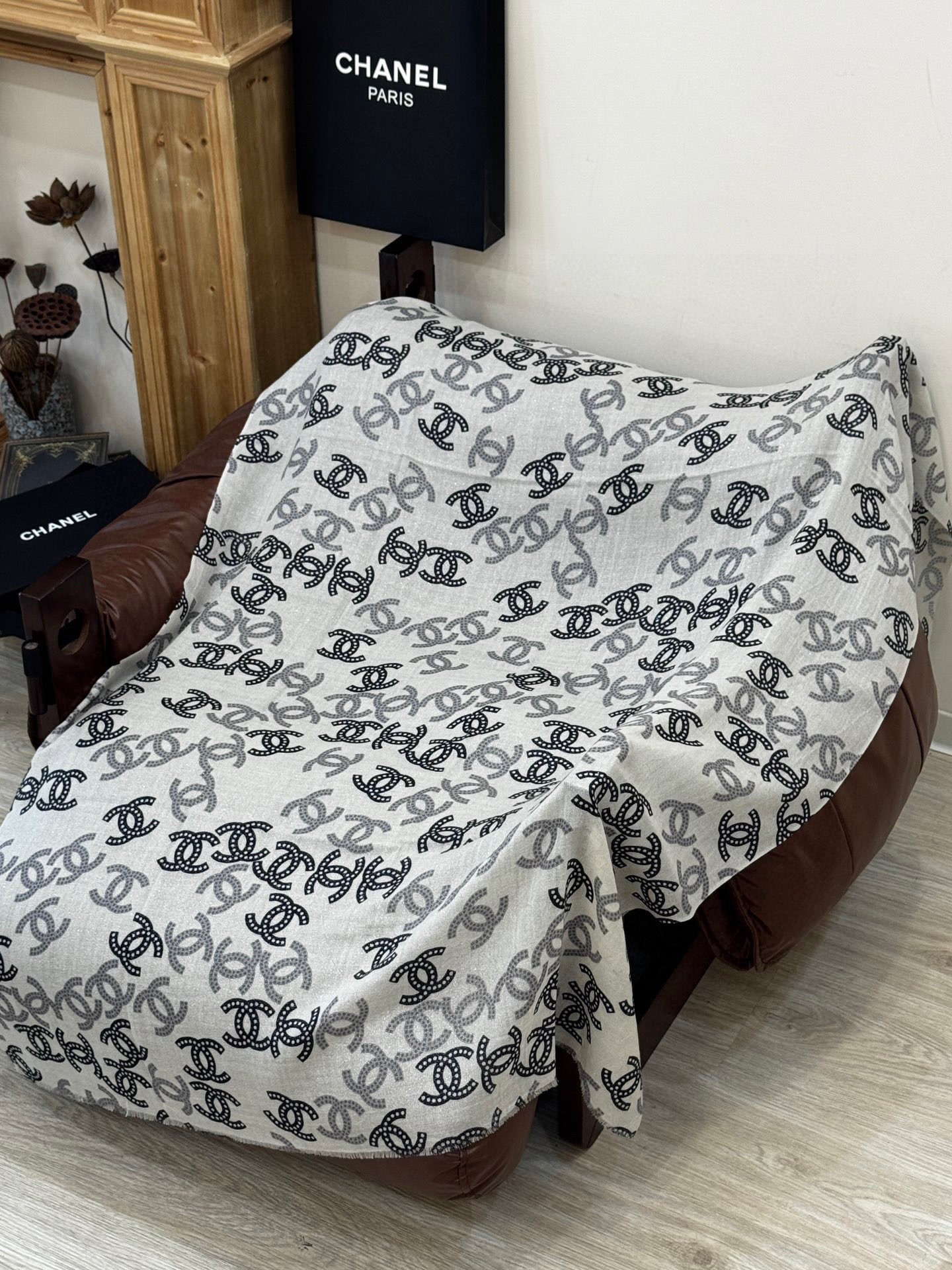 上新🌟 会发光发亮的围巾 💄💋新款客供银线💖羊绒面料长巾 😘美翻了[流泪]【银线双C图案】御用殿堂级极‼