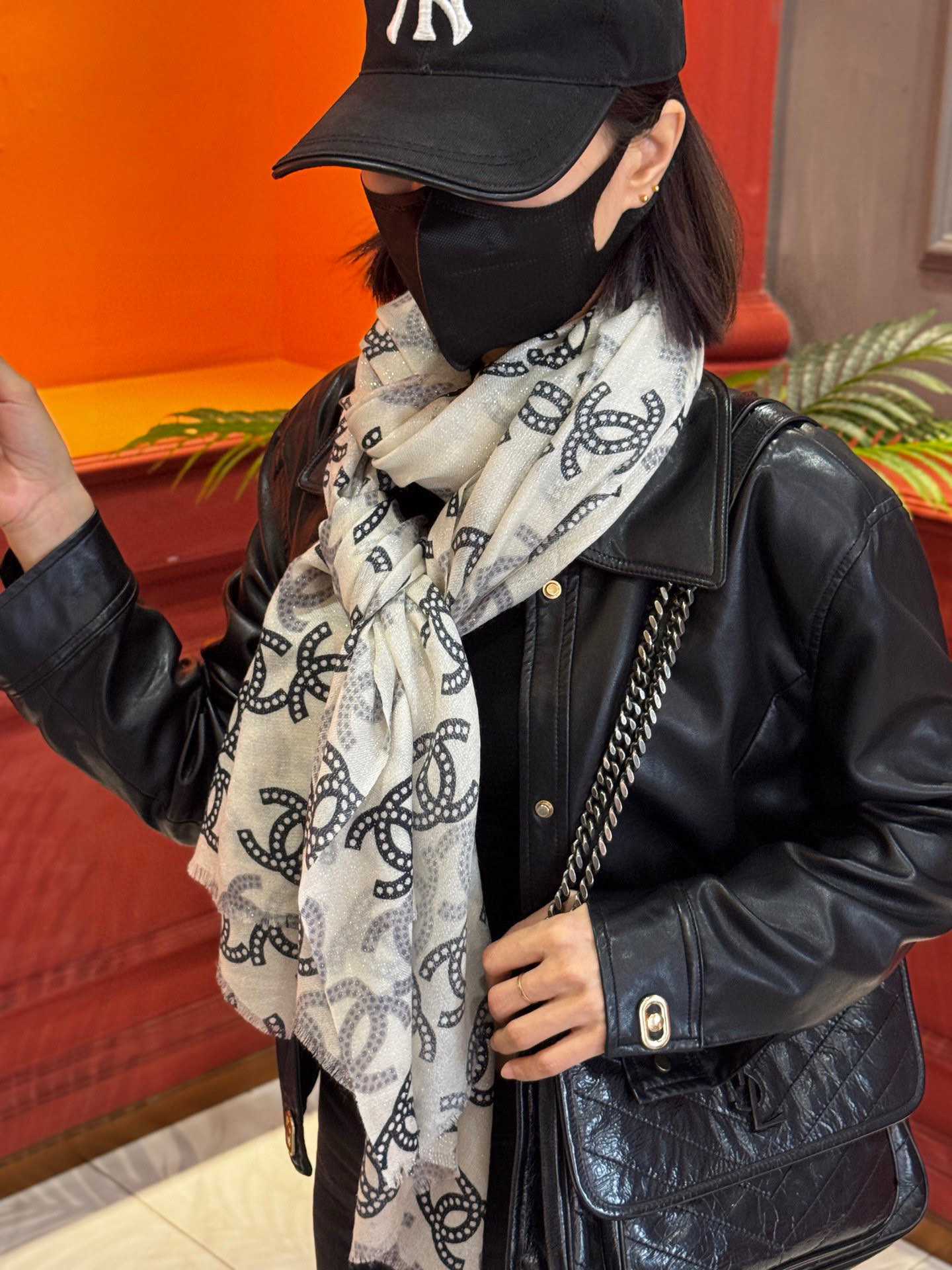 上新🌟 会发光发亮的围巾 💄💋新款客供银线💖羊绒面料长巾 😘美翻了[流泪]【银线双C图案】御用殿堂级极‼