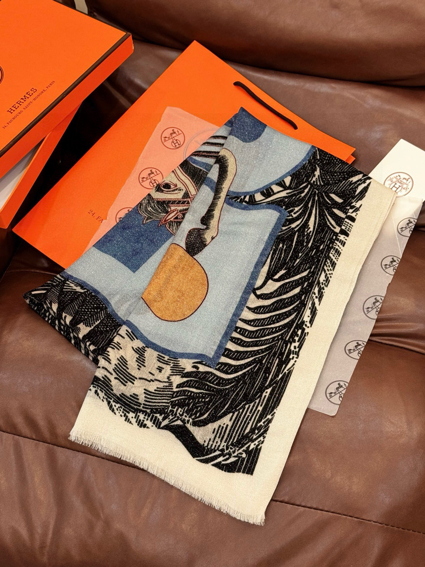 会发光发亮的围巾 爱马仕 专柜同步 买了都说好看羊绒印花‼️推荐💕顶级工艺超值‼️爱马仕专柜爆款🎁🎁羊绒