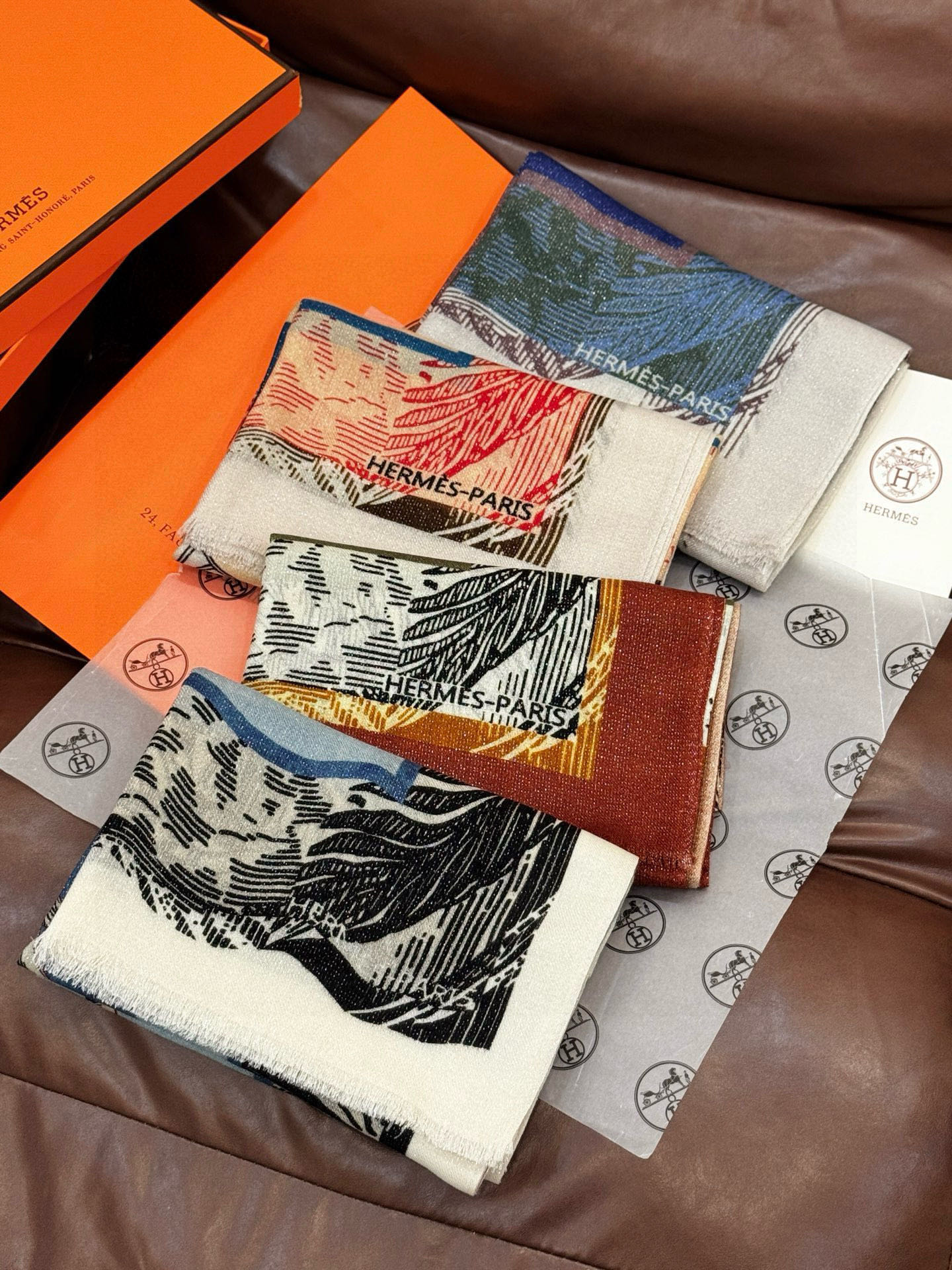 会发光发亮的围巾 爱马仕 专柜同步 买了都说好看羊绒印花‼️推荐💕顶级工艺超值‼️爱马仕专柜爆款🎁🎁羊绒