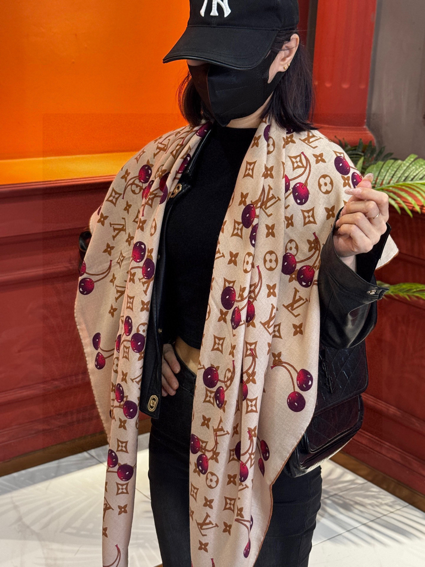 LV X TM MONOGRAMCERISE 140丝绒方巾【140双面丝绒同色】LV × TM Mon