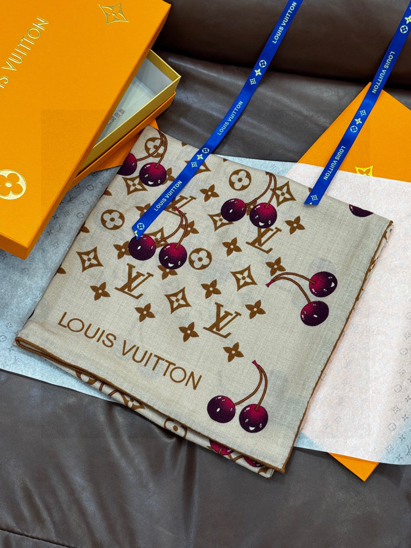 LV X TM MONOGRAMCERISE 140丝绒方巾【140双面丝绒同色】LV × TM Mon