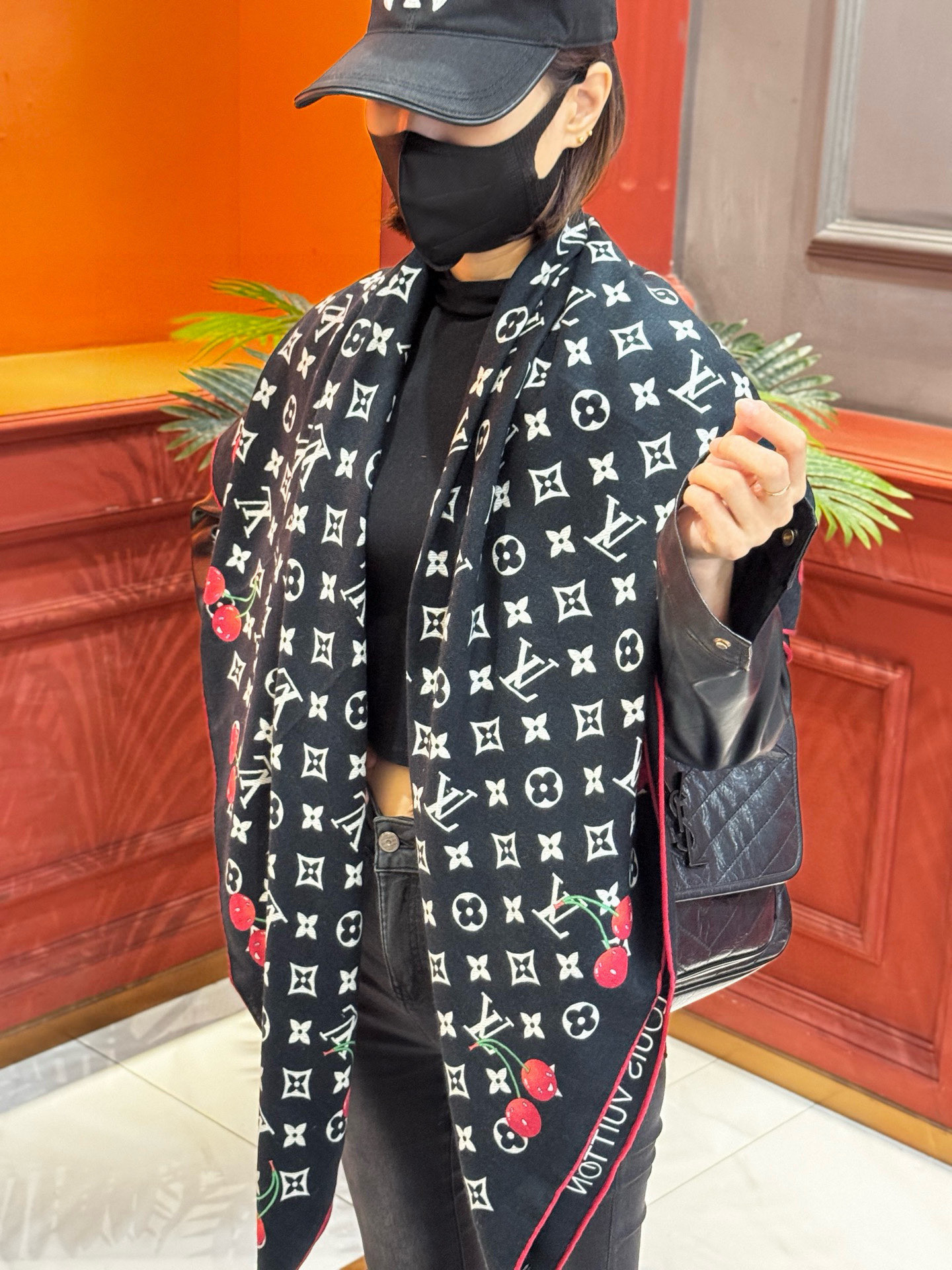 LV X TM MONOGRAMCERISE 140丝绒方巾【140双面丝绒同色】LV × TM Mon